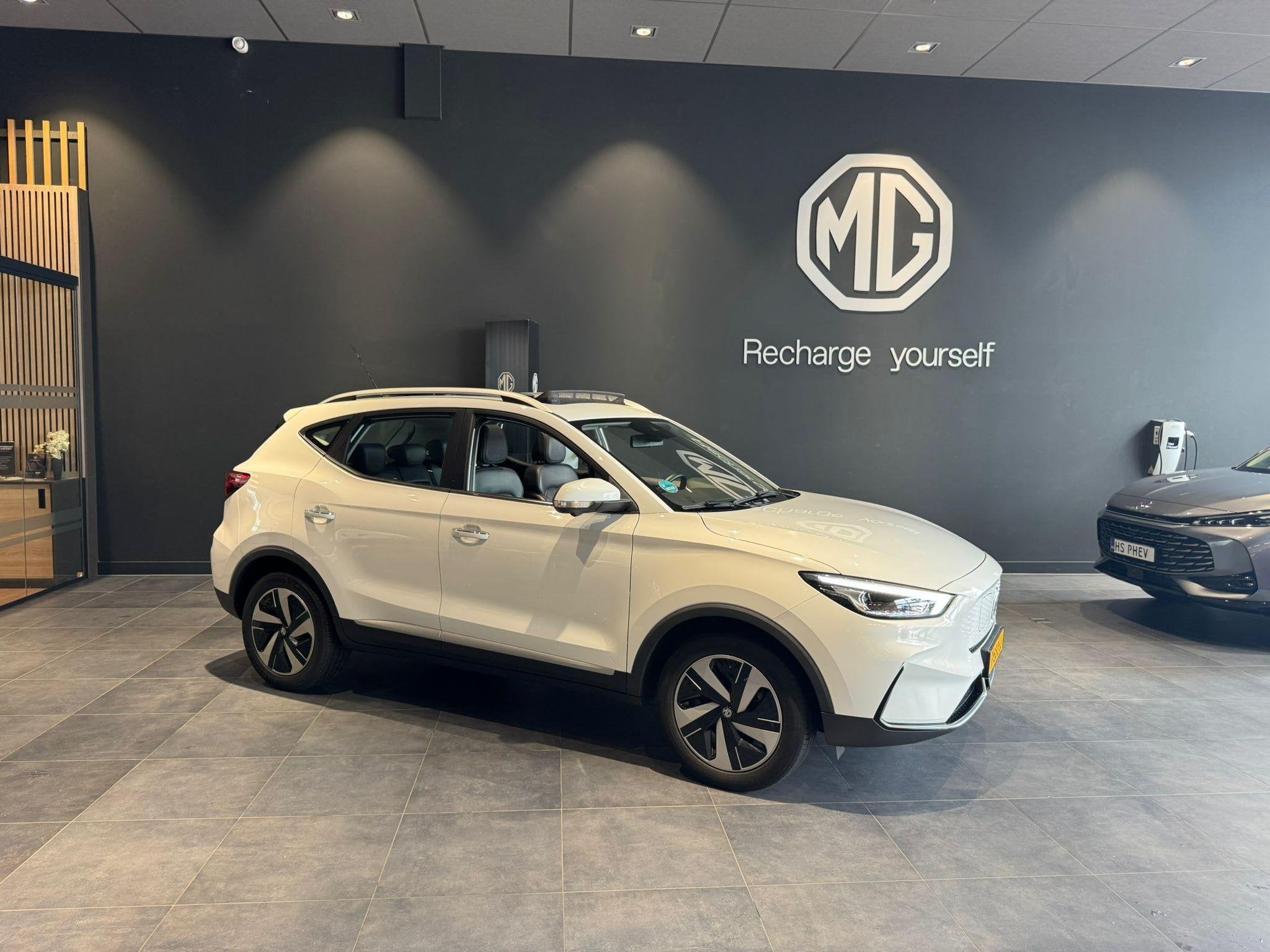 MG ZS EV Standard Range Luxury 50 kWh | Leder | Led Koplampe, Auto's, MG, 12 maanden, Gebruikt, ZS, Wit