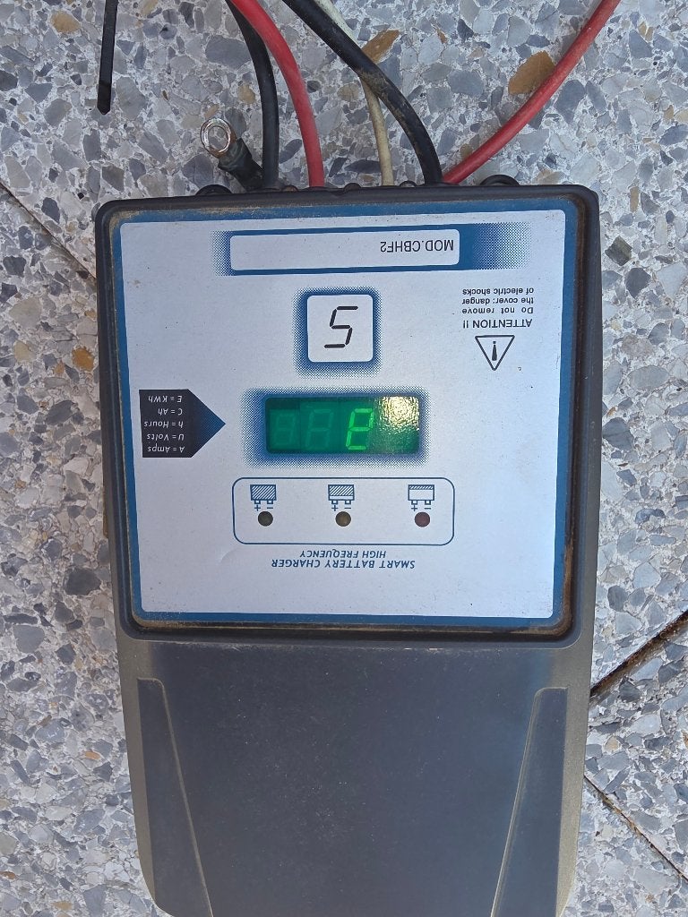 Golfkar Energiebesparende Lader ACCU 12/24/36/48 Volt, Ophalen, Laadkabel