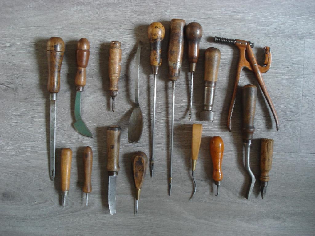 oud gereedschap leerbewerking schoenmaker, vanaf €55,-, Ophalen