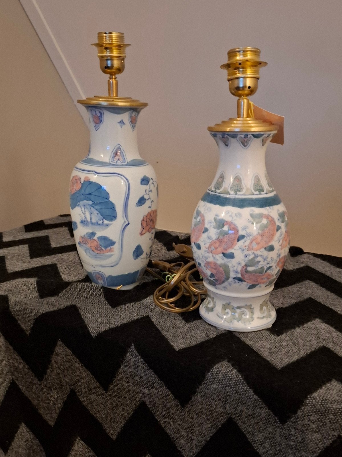 Set van 2 porseleinen lampvoeten met Oosters decor, Ophalen of Verzenden, Zo goed als nieuw, E27 (groot), Overige typen