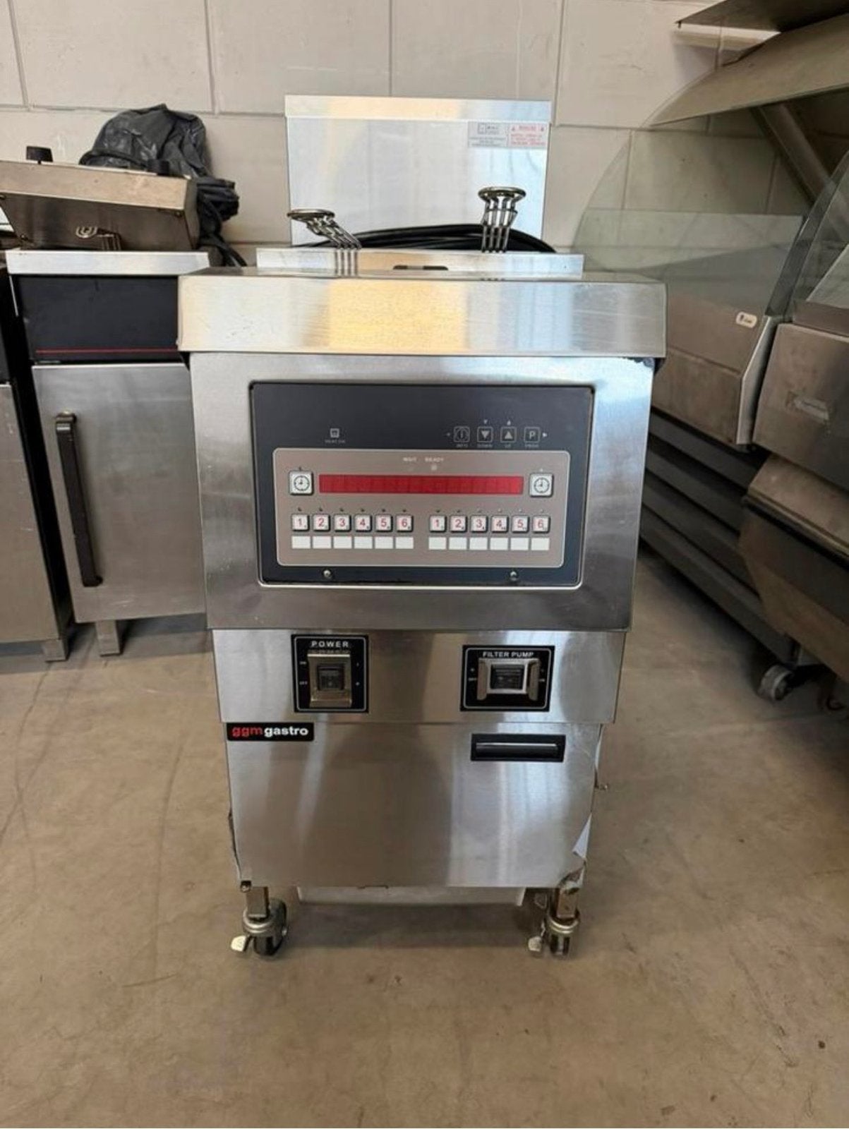 Professionele Hogedrukfriteuse – 400V – Met Filterpomp, Witgoed en Apparatuur, Frituurpannen, Zo goed als nieuw, Minder dan 1 liter
