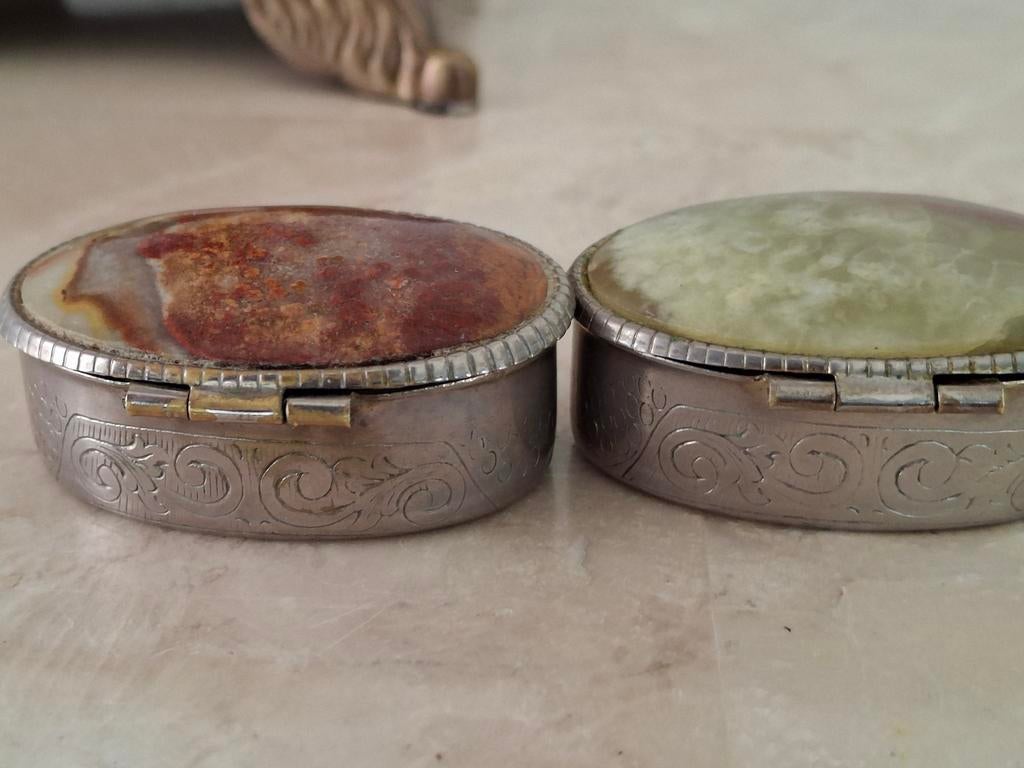 2 onyx marmeren pillendoosjes, Huis en Inrichting, Ophalen of Verzenden, Overige materialen, Minder dan 25 cm