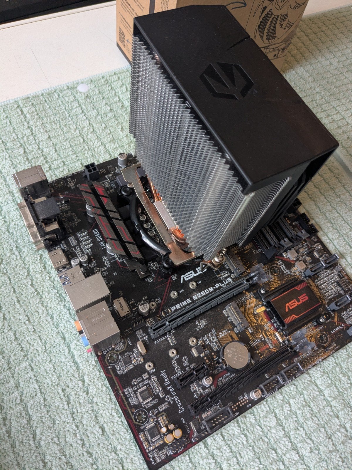 i7 6700K + Mobo en koeler., Computers en Software, Processors, LGA 1151, 4-core, Zo goed als nieuw, 4 Ghz of meer