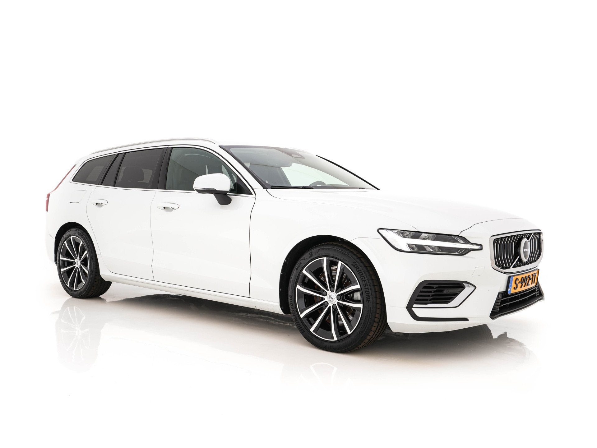 Volvo V60 2.0 T6 Core Bright AWD (Plug-In) {SoH-97%} (INCL-B, Automaat, Stof, Gebruikt, 4 cilinders