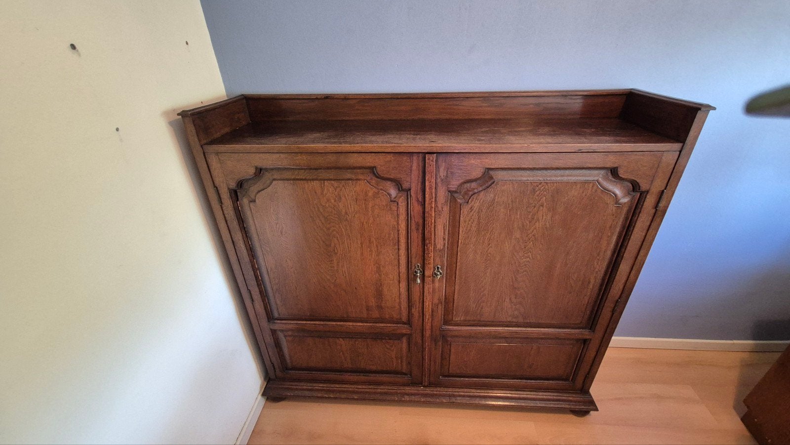 Antieke houten kast met twee deuren, Antiek en Kunst, Antiek | Meubels | Kasten, Ophalen