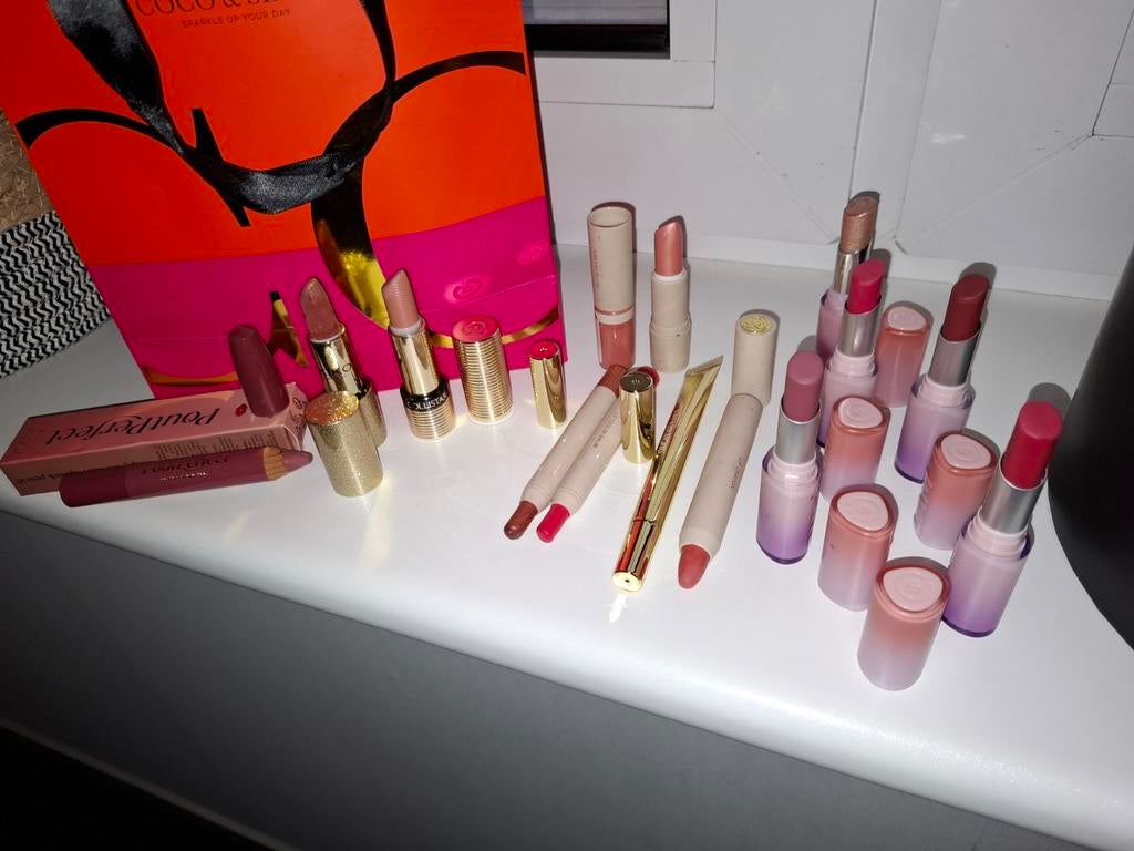Veel lipstick en lipgloss collistar, zoeva, kiko, olcay, Ophalen of Verzenden, Zo goed als nieuw, Roze, Lippen