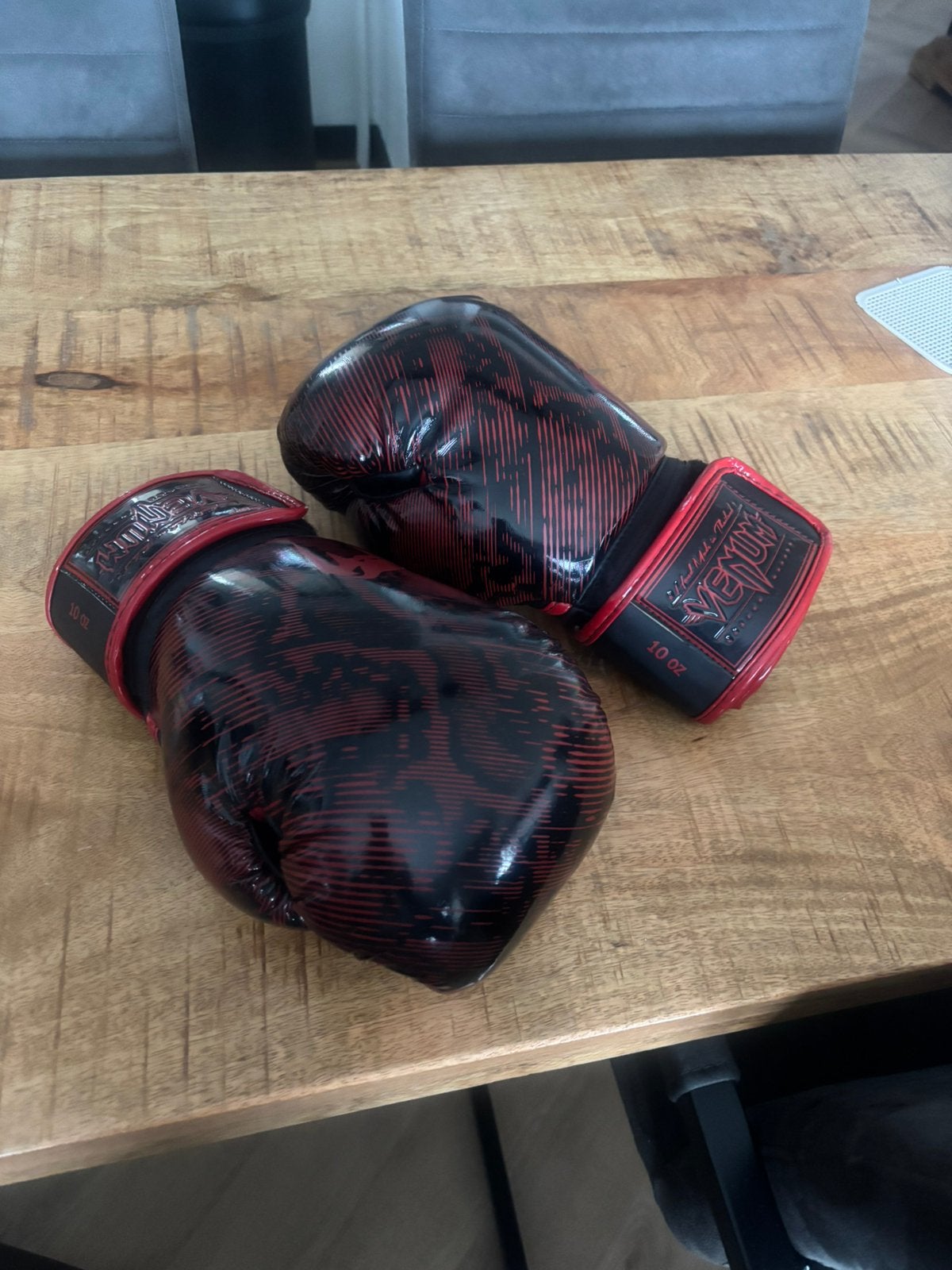 Venum bokshandschoenen 10 OZ, Ophalen of Verzenden, Zo goed als nieuw, Bokshandschoenen