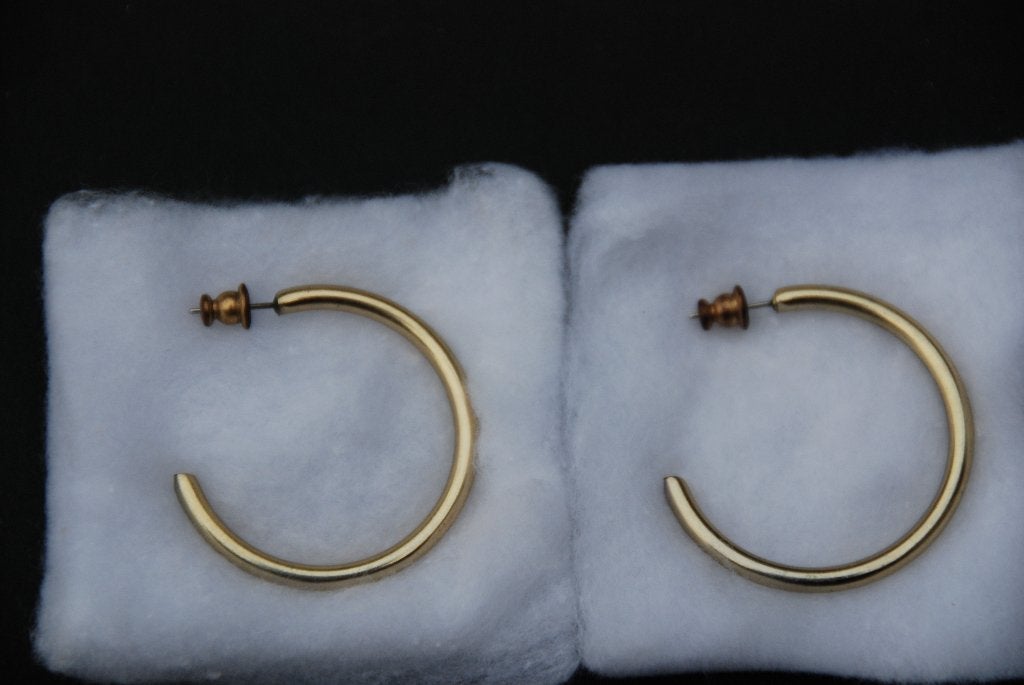 Leuke goudkleurige oorbellen / creolen stekers, Sieraden, Tassen en Uiterlijk, Verzenden, Goud, Overige materialen, Knopjes of Stekers