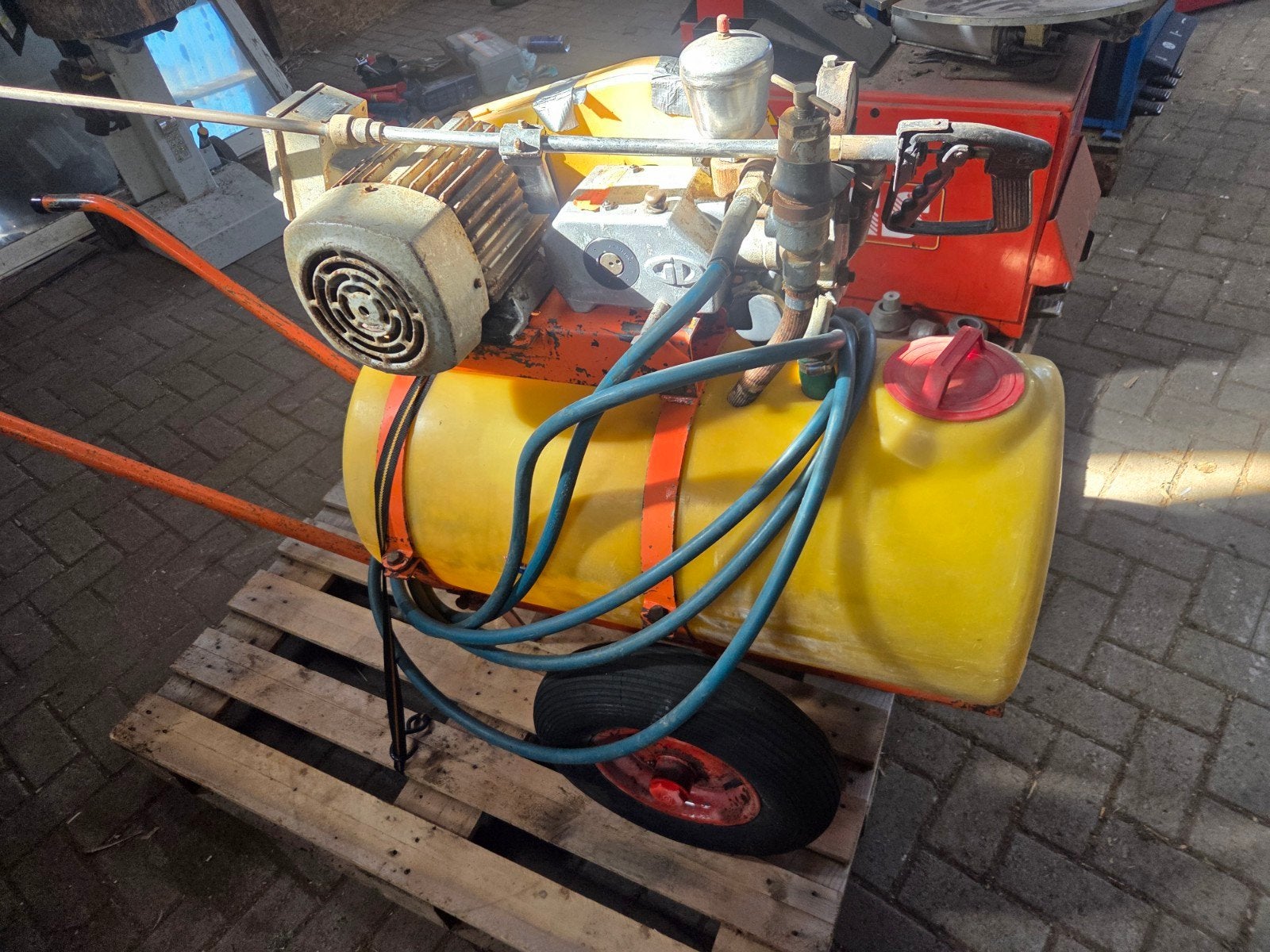 spuit met elektro motor 380, Tuin en Terras, Ophalen