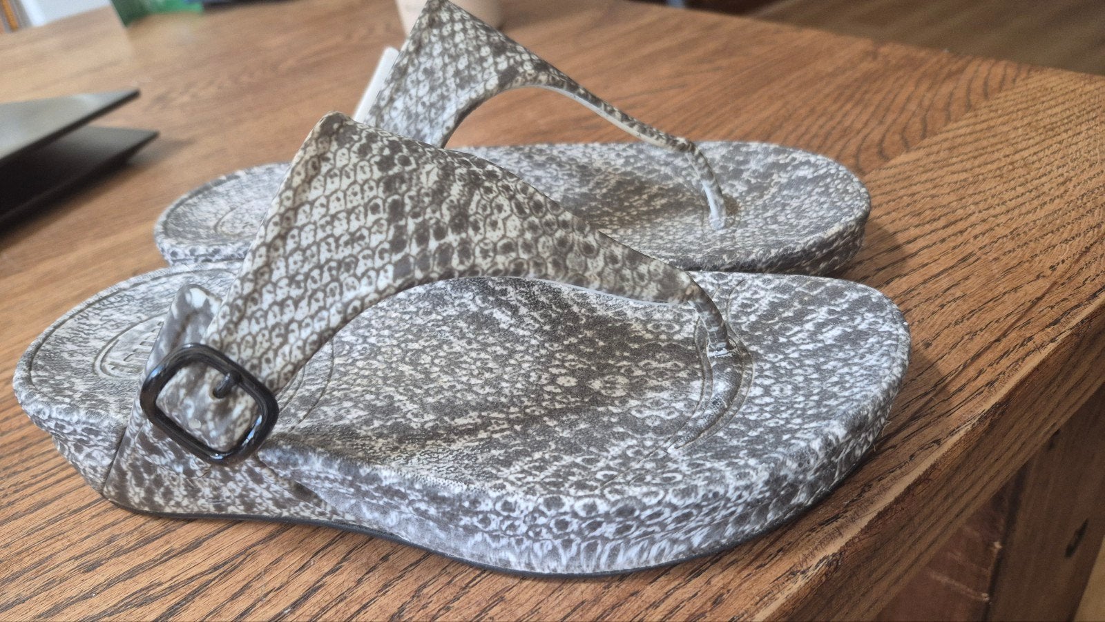 Fitflop  slippers maat 37, Ophalen of Verzenden, Zo goed als nieuw, Zwart, Sneakers of Gympen