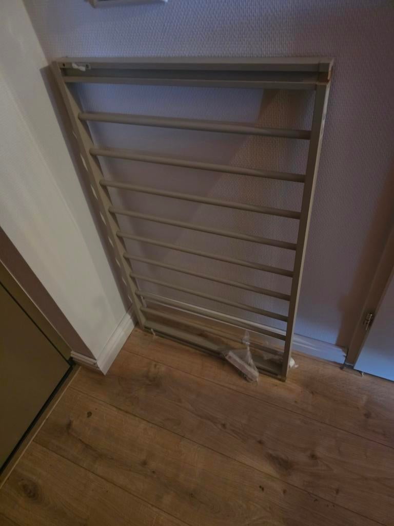 IKEA Broekhanger / Kledingrek - Handig en Ruimtebesparend, Kleding | Dames, Kledinghangers, Gebruikt, Metaal, Volwassenen, Ophalen