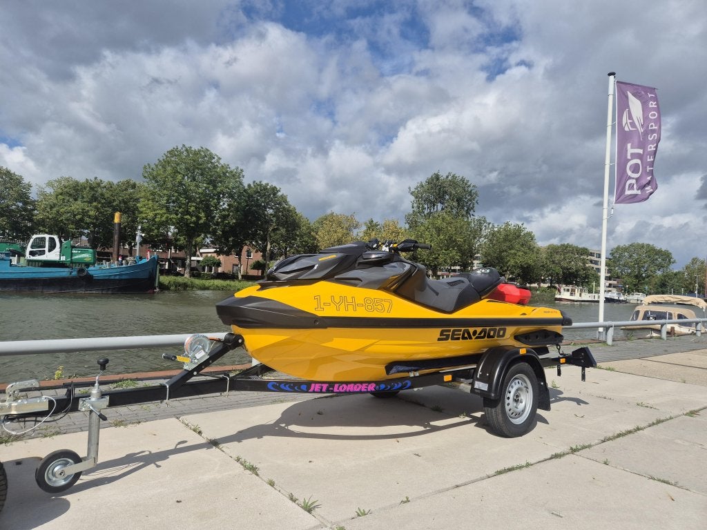 Sea-Doo RXP-X 300 RS (2021) 65 UUR + JETLOADER BIG BLACK LED, Niet ingevuld, Niet ingevuld, Zo goed als nieuw, Benzine