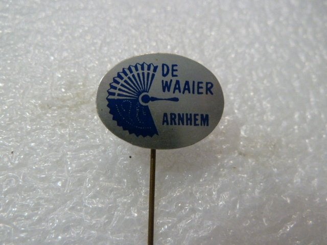 Vintage Speldje 'De Waaier Arnhem', Ophalen of Verzenden, Gebruikt, Stad of Land, Speldje of Pin