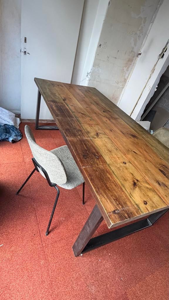 Houten eettafel met metalen onderstel industrial design, Gebruikt, 150 tot 200 cm, Vier personen, Rechthoekig