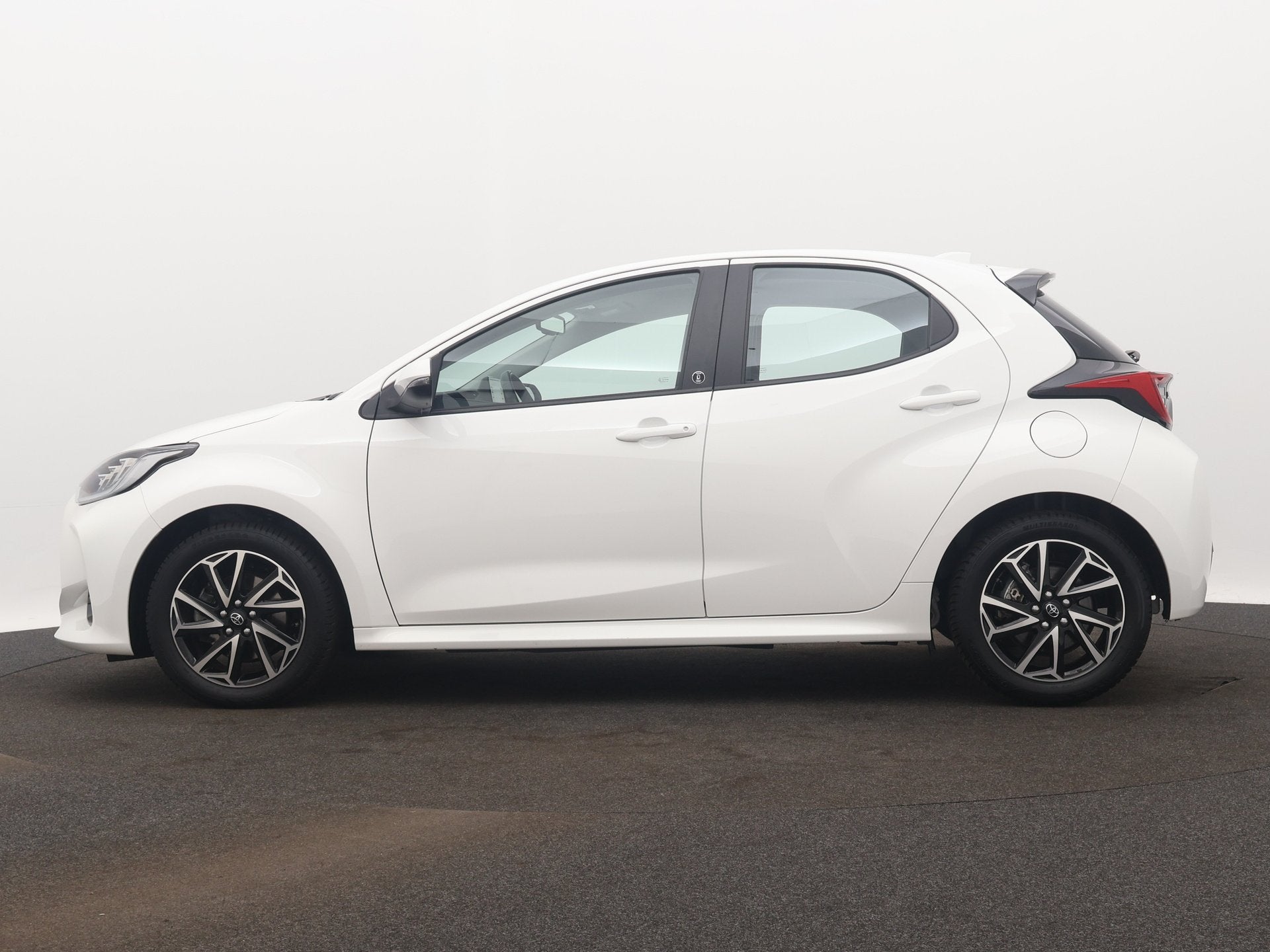 Toyota Yaris 1.5 Hybrid Dynamic Limited | Camera | Climate C, Auto's, 12 maanden, Gebruikt, Wit, 1490 cc
