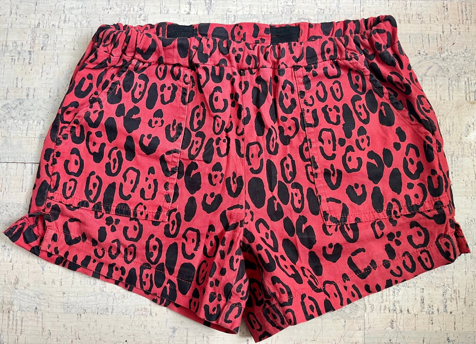 Mini Rodini rode luipaardprint shorts - maat 116/122, Ophalen of Verzenden, Zo goed als nieuw, Meisje, Broek