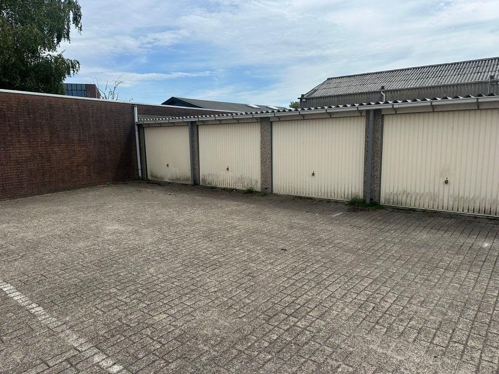 Te huur: twee garages op verschillende locaties in Breda, Noord-Brabant