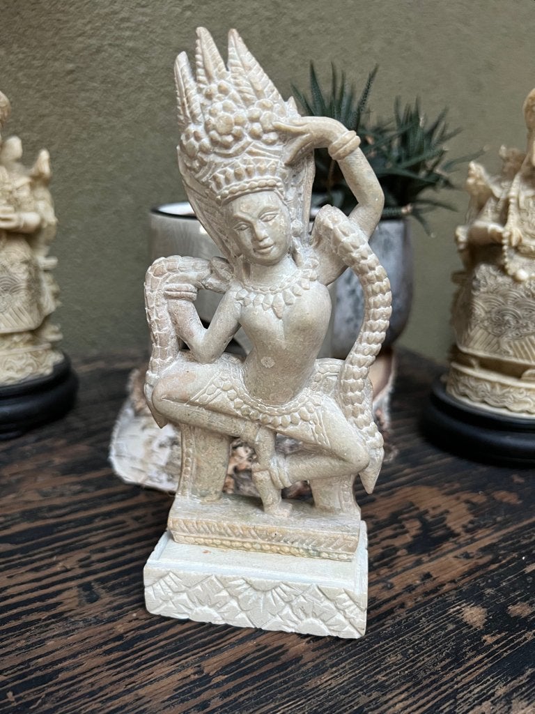 Hindu Apsara dansend beeld speksteen, Ophalen of Verzenden, Zo goed als nieuw, Religie