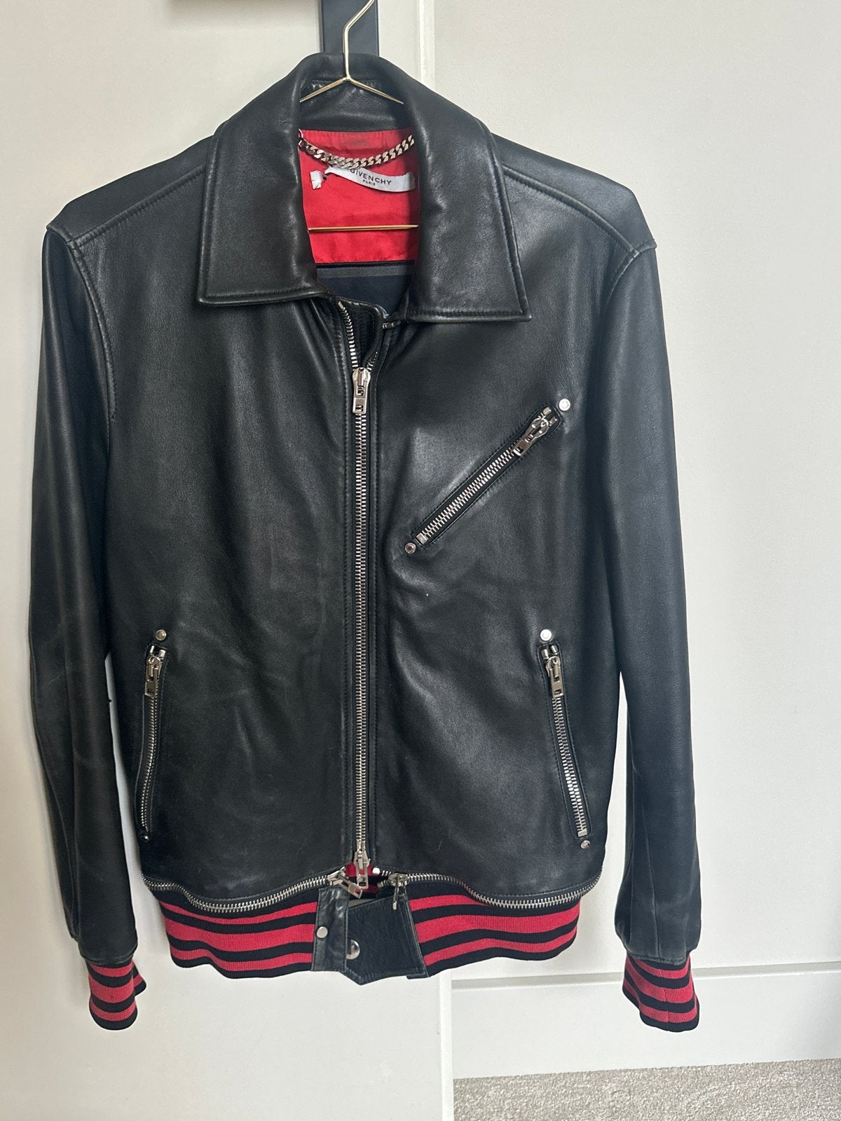 Givenchy Leren Jas Zwart met Rode Details - Maat 48 (M), Kleding | Heren, Ophalen of Verzenden, Zo goed als nieuw, Maat 48/50 (M)