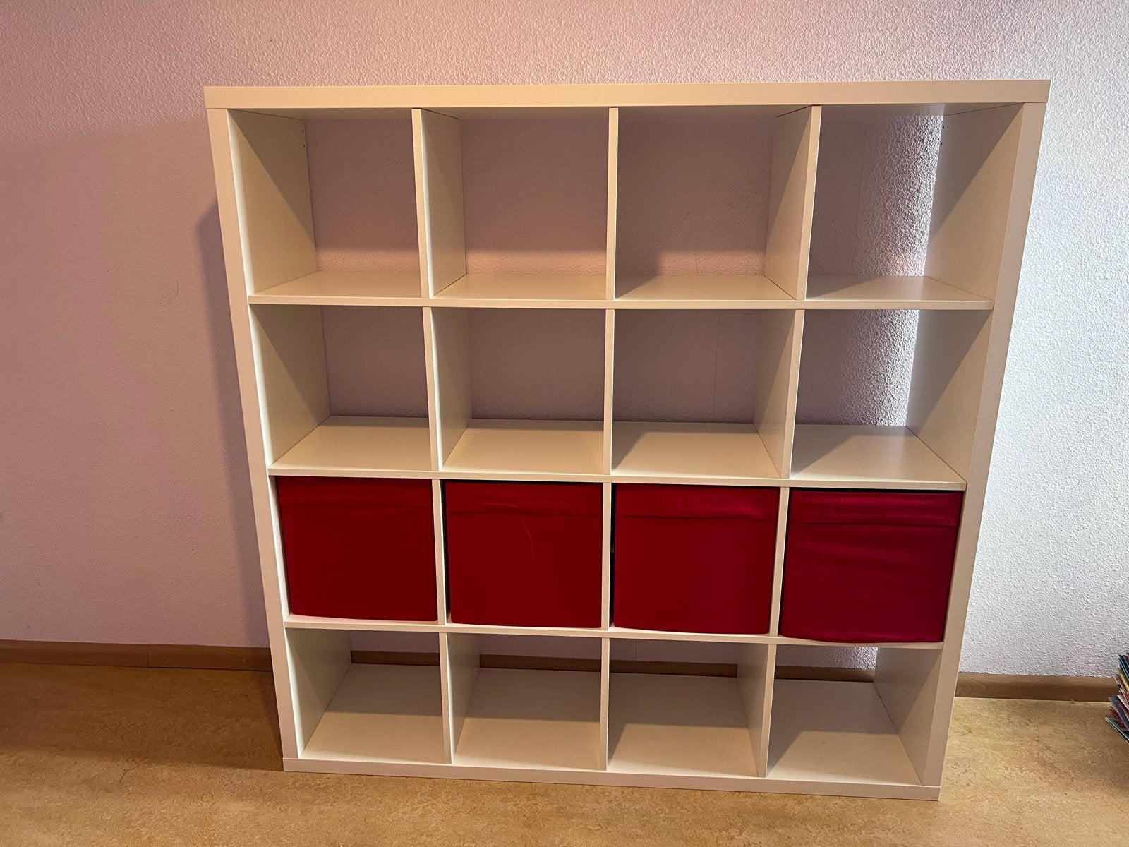 IKEA Kallax kast 4x4 met 4 rode stoffen bakken, Ophalen, Gebruikt, 100 tot 150 cm, 100 tot 150 cm