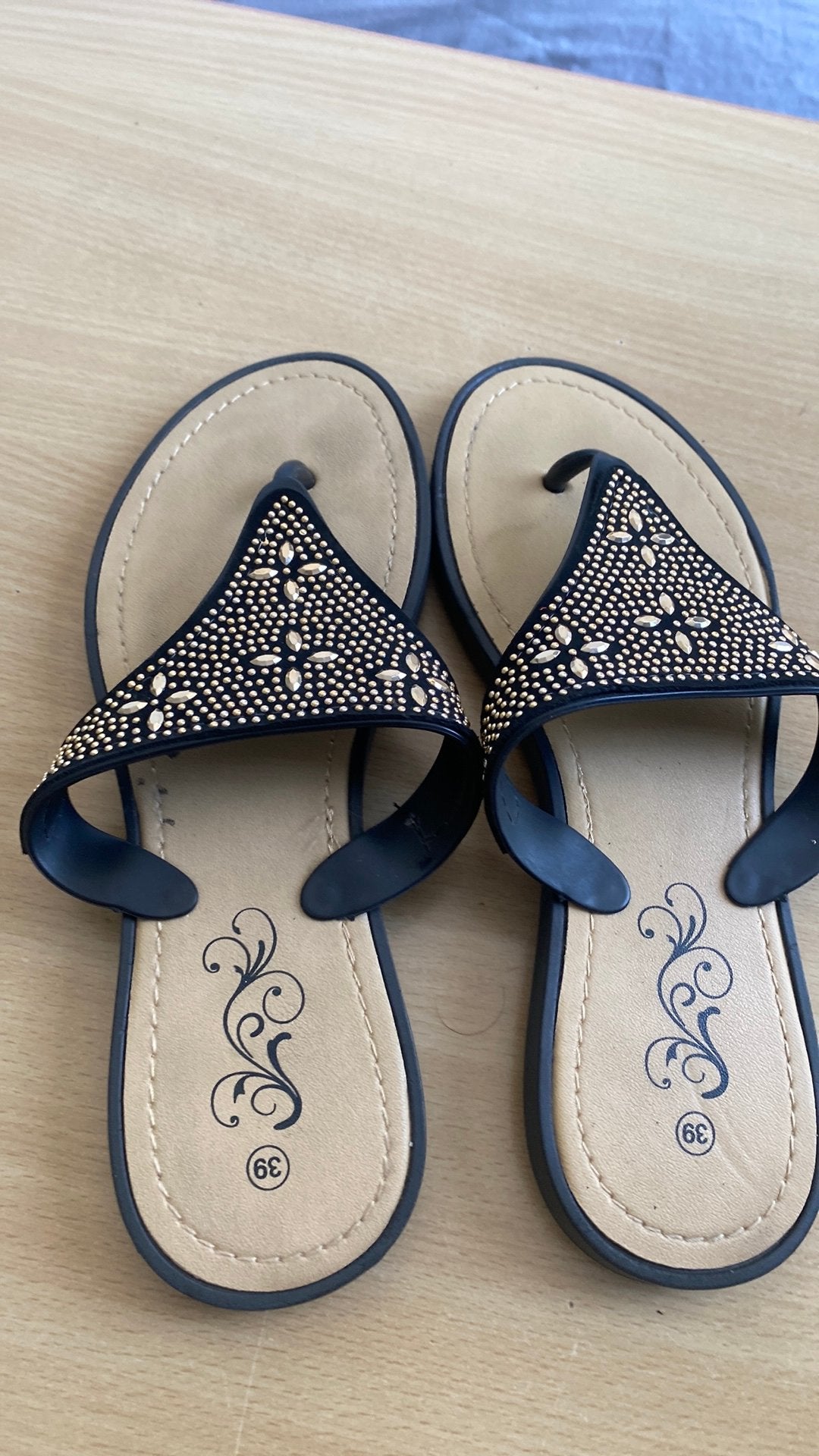 Slippers maat 39, Beige, Zo goed als nieuw, Ophalen, Slippers
