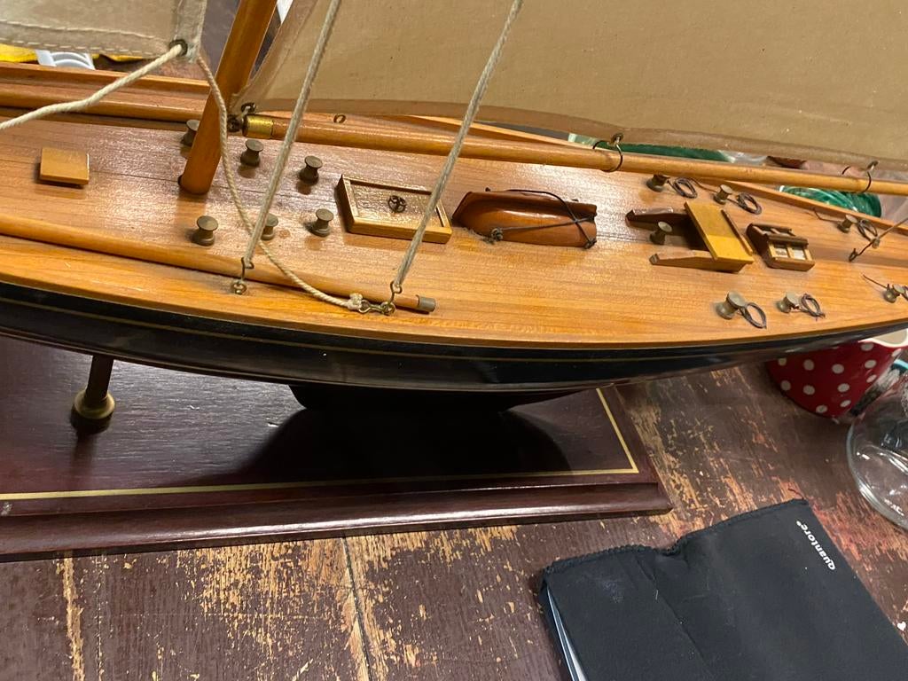 Houten zeilboot model met beschadiging, Hobby en Vrije tijd, Modelbouw | Boten en Schepen, Overige merken, Ongekend, Geen, Ophalen of Verzenden