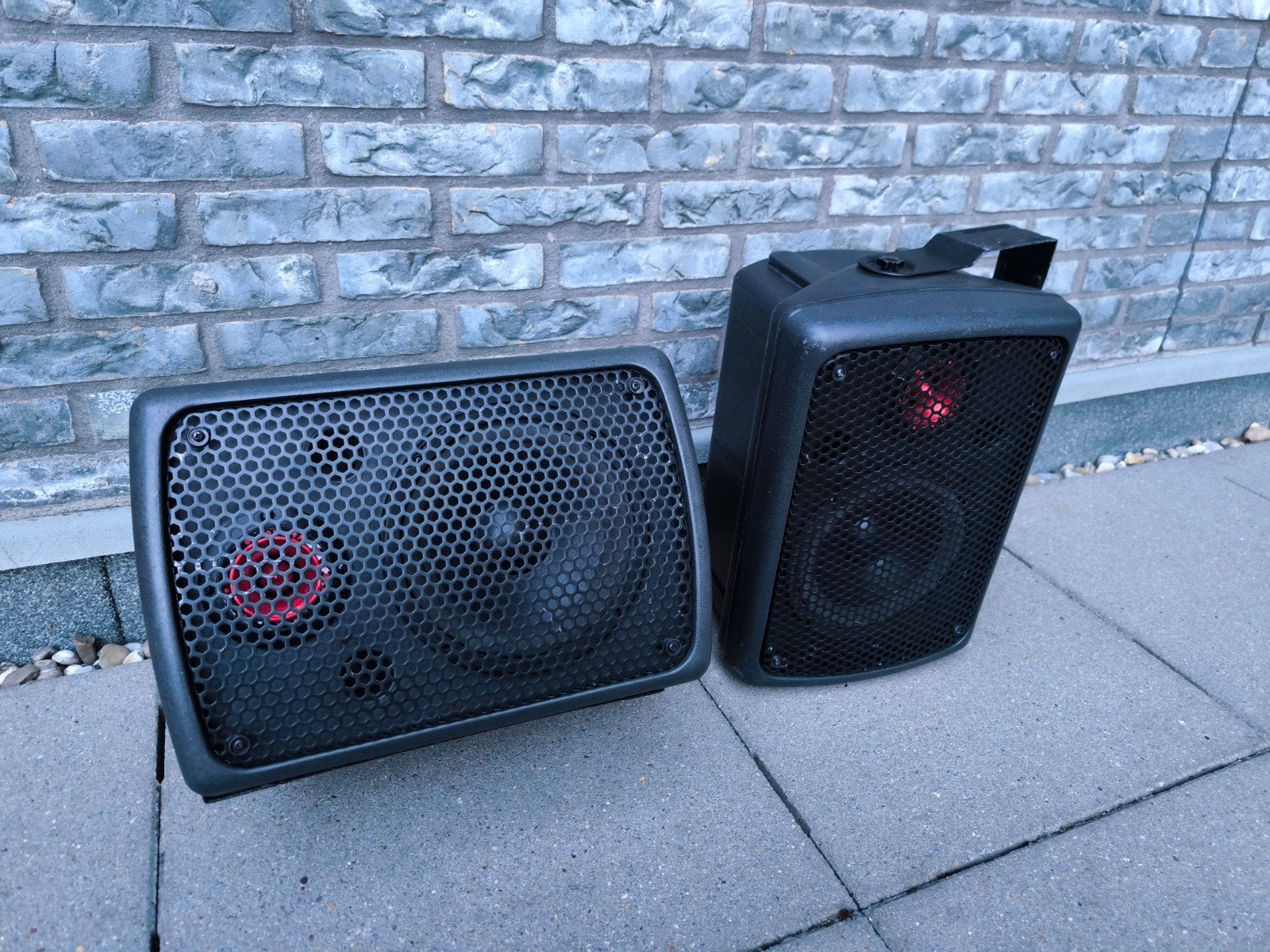 Defecte speakers voor DIY project - Kunststof behuizing, Ophalen, Minder dan 60 watt, Front, Rear of Stereo speakers, Overige merken