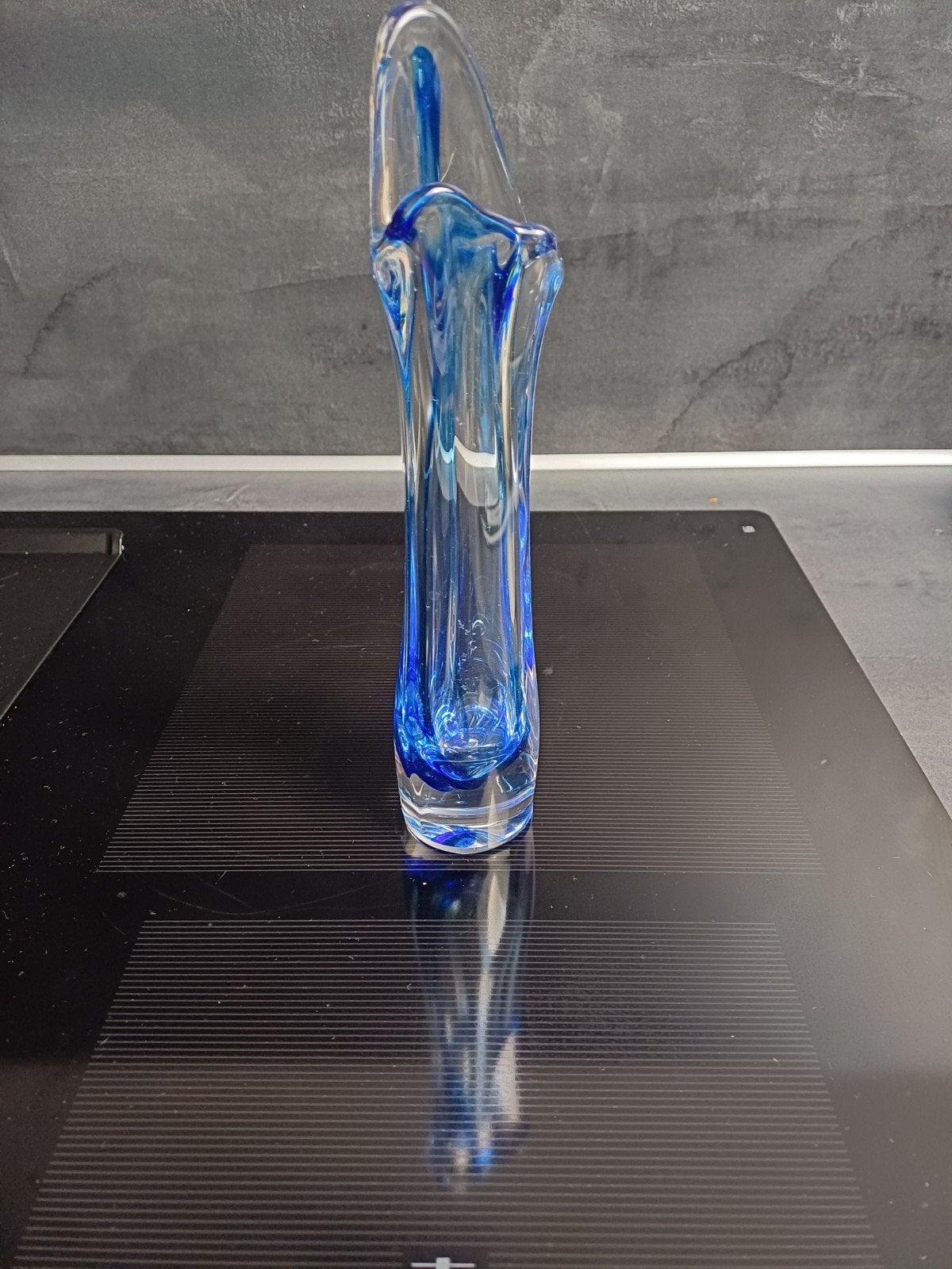Max Verboeket vaas met weggeslepen porties, blauw glas, Ophalen of Verzenden