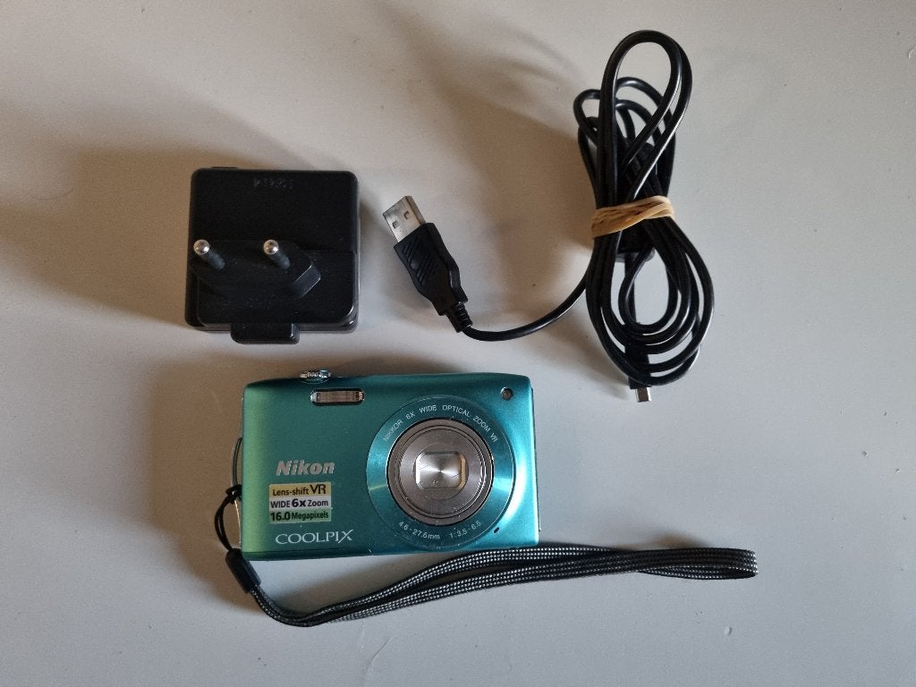 Nikon Coolpix S3300, 16 megapixels, Ophalen of Verzenden, Zo goed als nieuw, 4 t/m 7 keer
