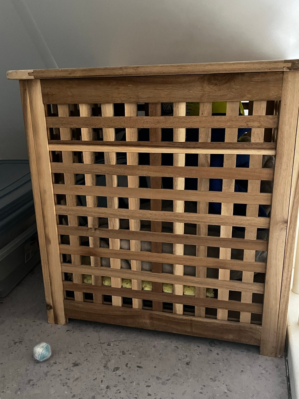 Houten wasmand/opbergkastje met roosterdesign, Ophalen of Verzenden, Gebruikt