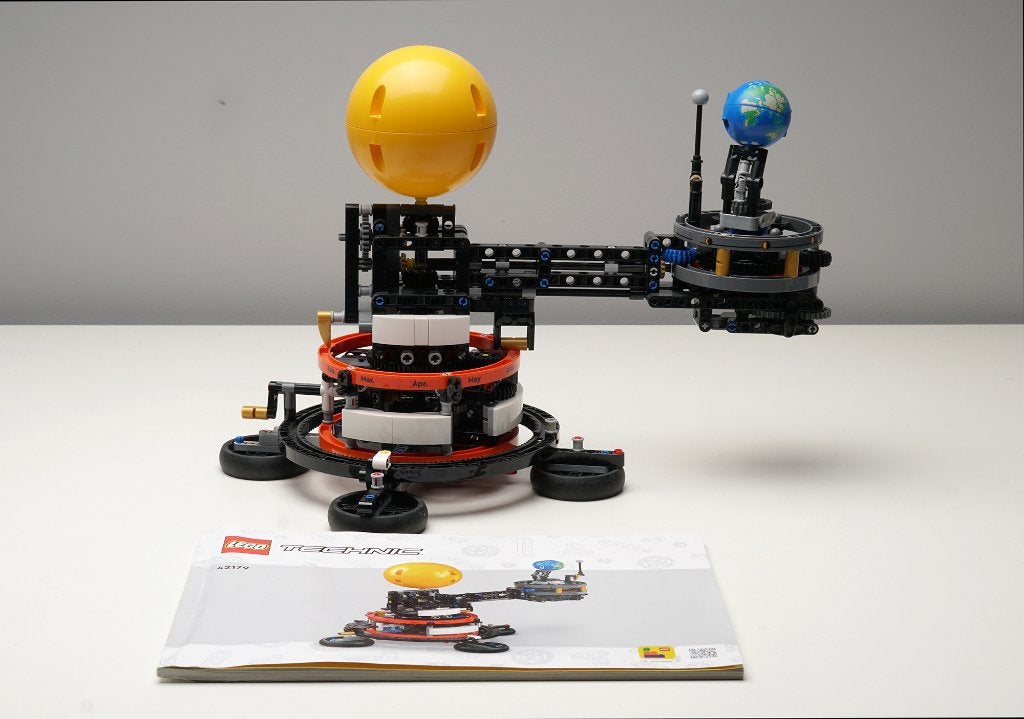lego 42179 de aarde en maan in beweging, Lego, Compleet, Ophalen of Verzenden, Zo goed als nieuw