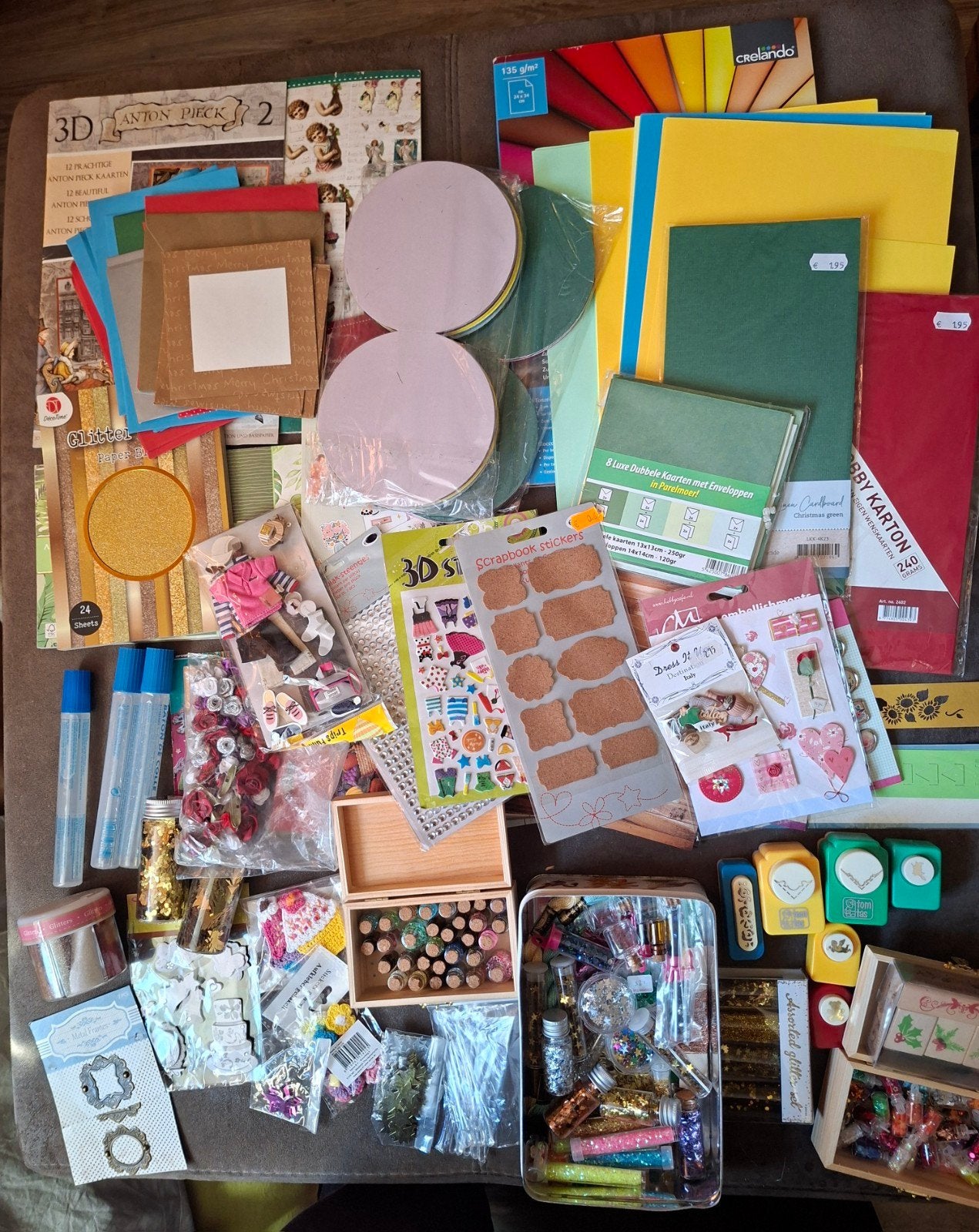 Groot knutselpakket: papier, stickers, glitter, stempels enz, Zelfklevend, Meerkleurig, Ophalen of Verzenden, Zo goed als nieuw