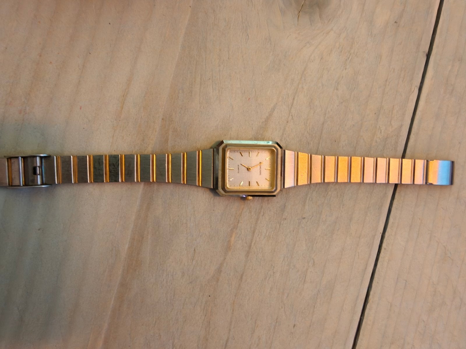 Gouden Polshorloge - Elegant en Tijdloos Design, Sieraden, Tassen en Uiterlijk, Horloges | Dames, Ophalen of Verzenden
