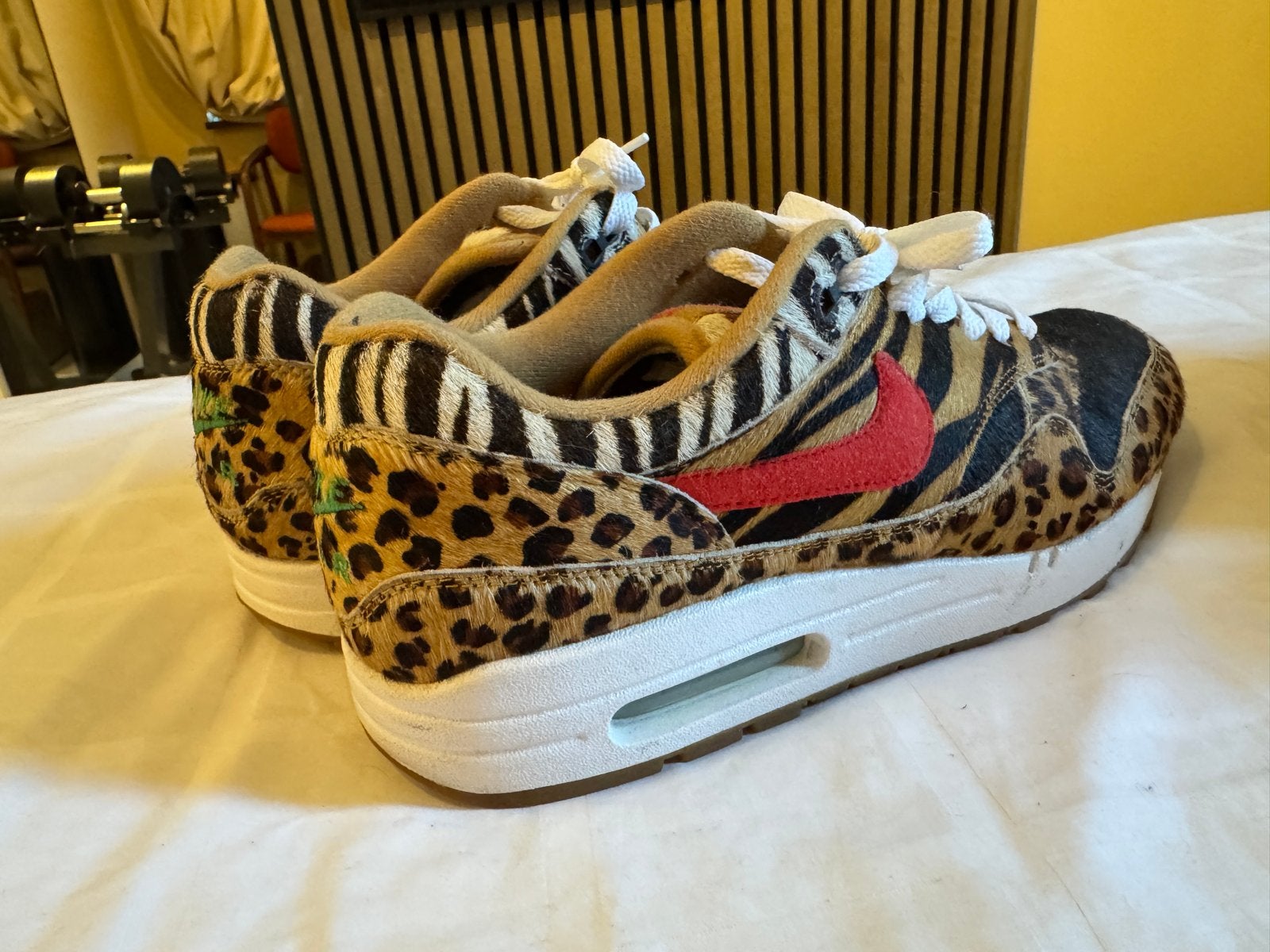 Nike Air Max 1 atmos Animal Pack 2.0 - Maat 44, Ophalen of Verzenden, Zo goed als nieuw, Overige kleuren, Sneakers of Gympen