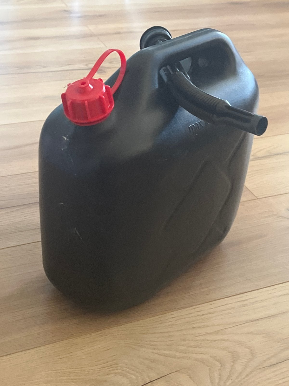 Brandstof jerrycan 10L met schenktuit, Auto-onderdelen, Ophalen of Verzenden, Gebruikt, Universele onderdelen
