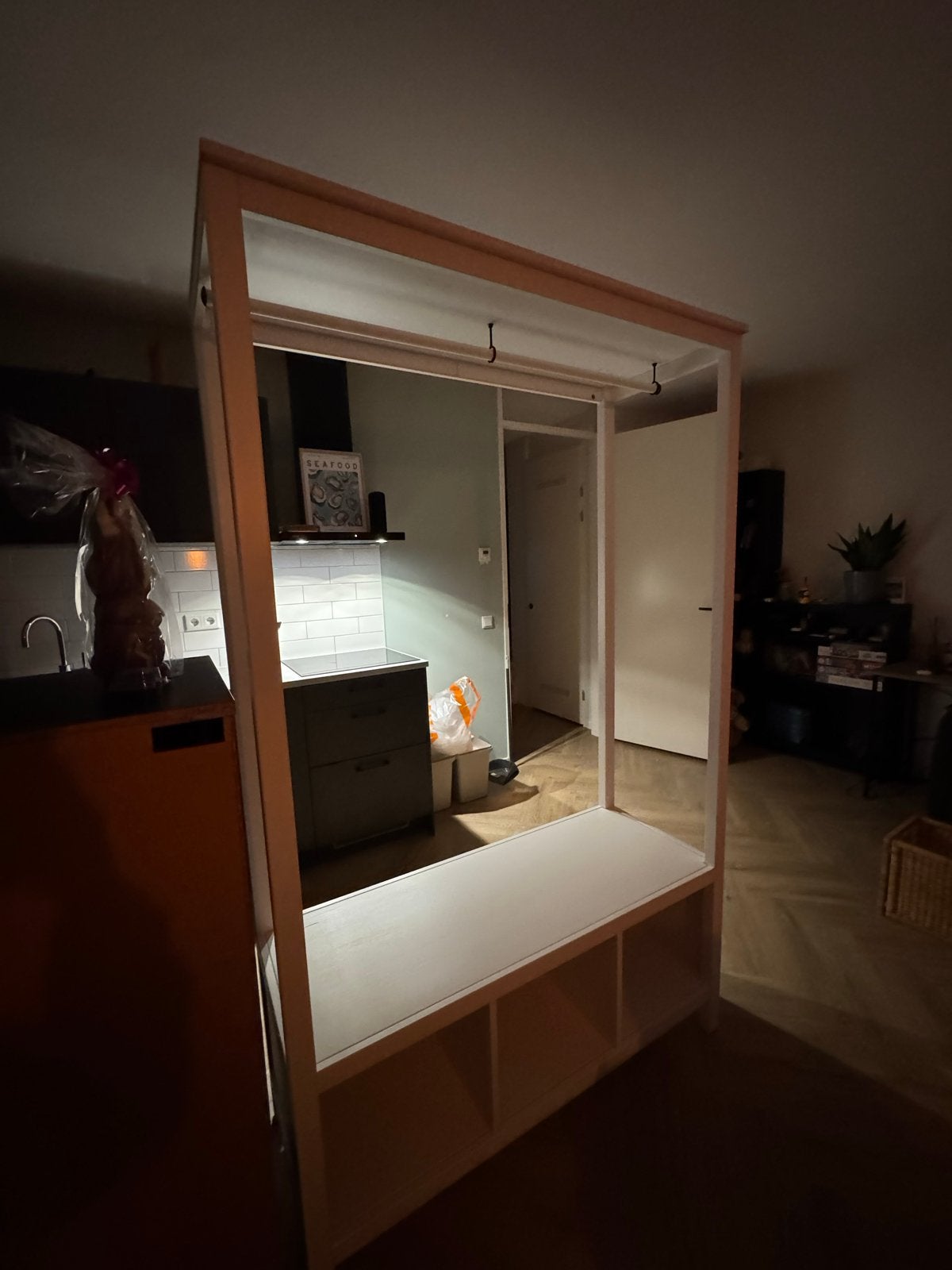 Hemnes open kast met zitbank en opbergruimte, Huis en Inrichting, Met plank(en), Gebruikt, 200 cm of meer, 25 tot 50 cm