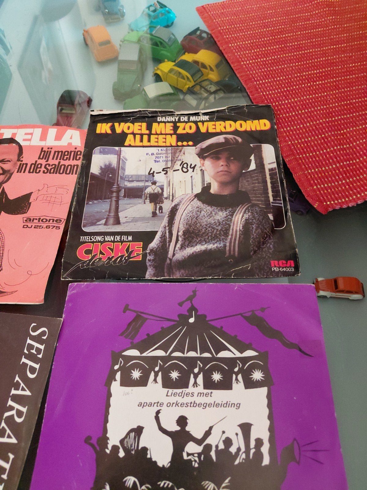 Grote collectie  vinyl singles in koffer, Ophalen, Gebruikt, Originele persing, 7 inch