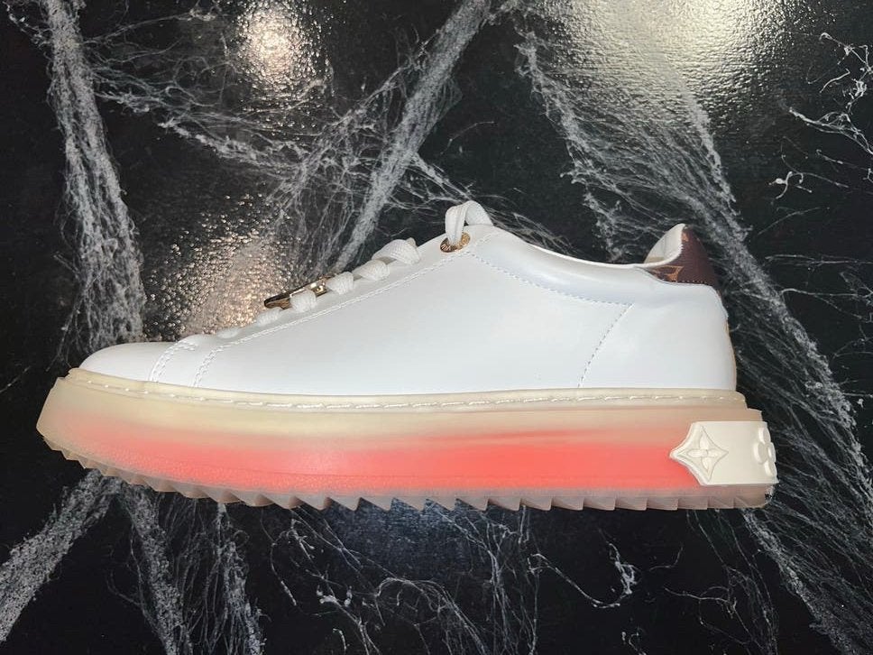 Lederen Louis Vuitton Damesschoenen, Kleding | Dames, Schoenen, Ophalen of Verzenden, Zo goed als nieuw, Wit, Sneakers of Gympen