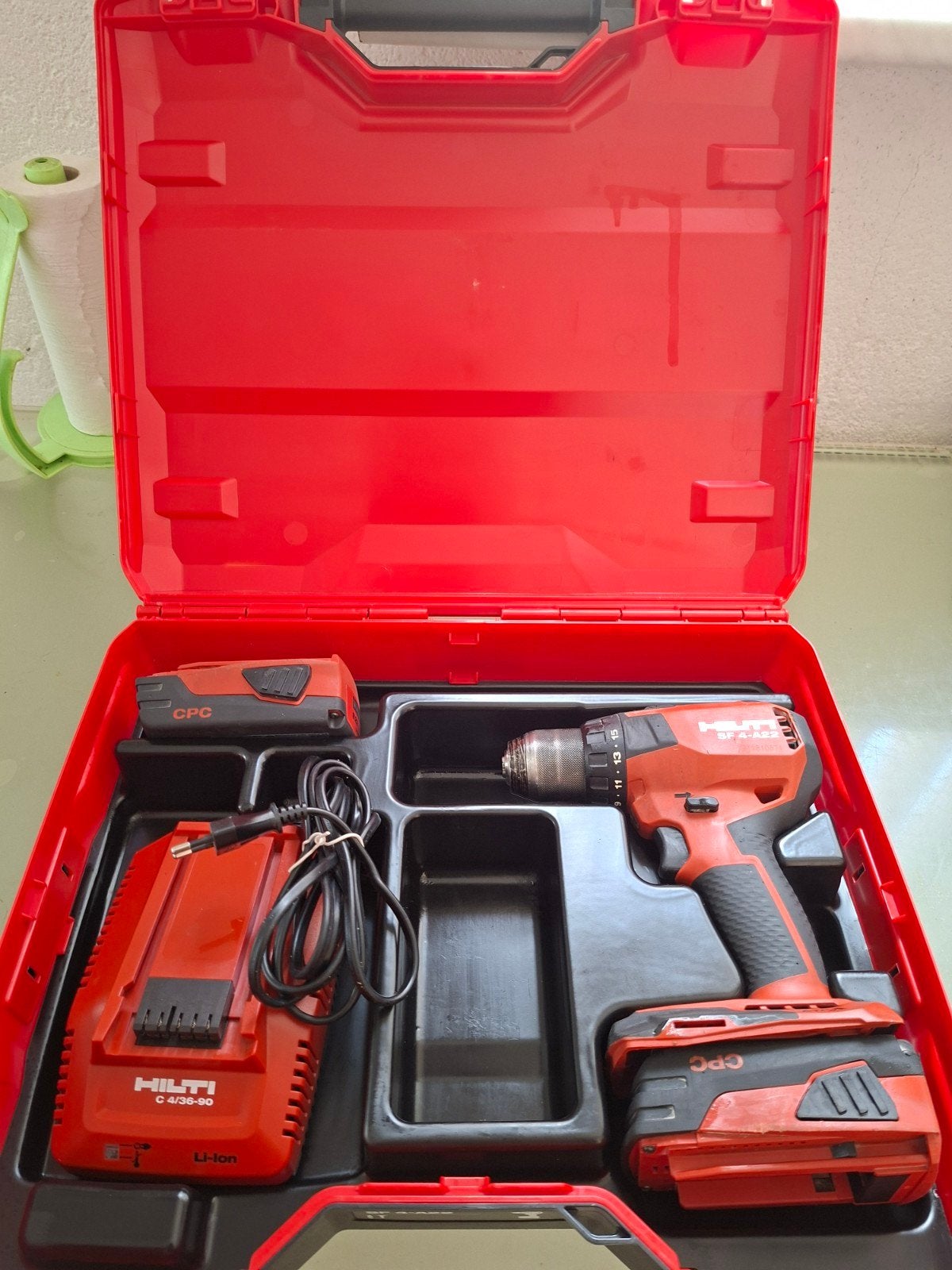 Hilti SF 4-A22 Accuboormachine met 2 accu's en lader, Ophalen of Verzenden, Gebruikt