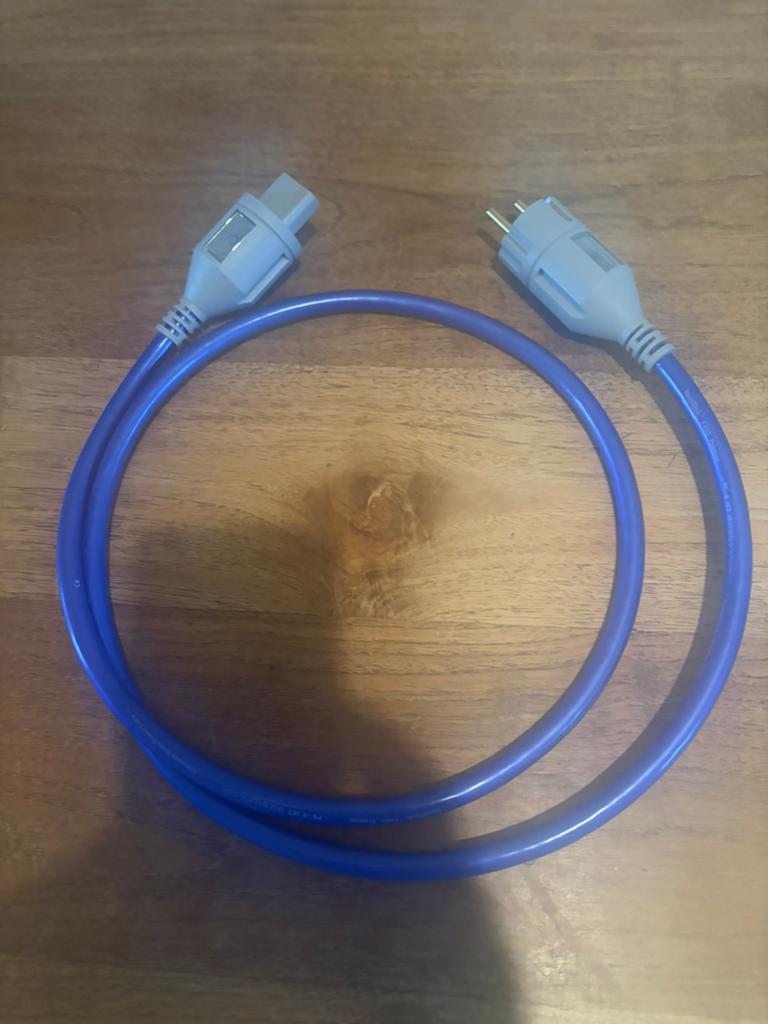 Isotek Premier powercable 1.5 meter, Audio, Tv en Foto, Audiokabels en Televisiekabels, Ophalen of Verzenden, Zo goed als nieuw
