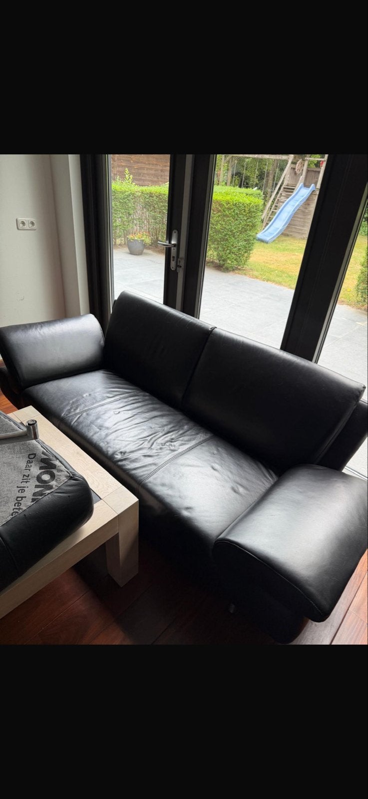 Lederen bank met poef en salontafel hout/natuursteen Montel, Huis en Inrichting, Banken | Bankstellen, Gebruikt, Driepersoons