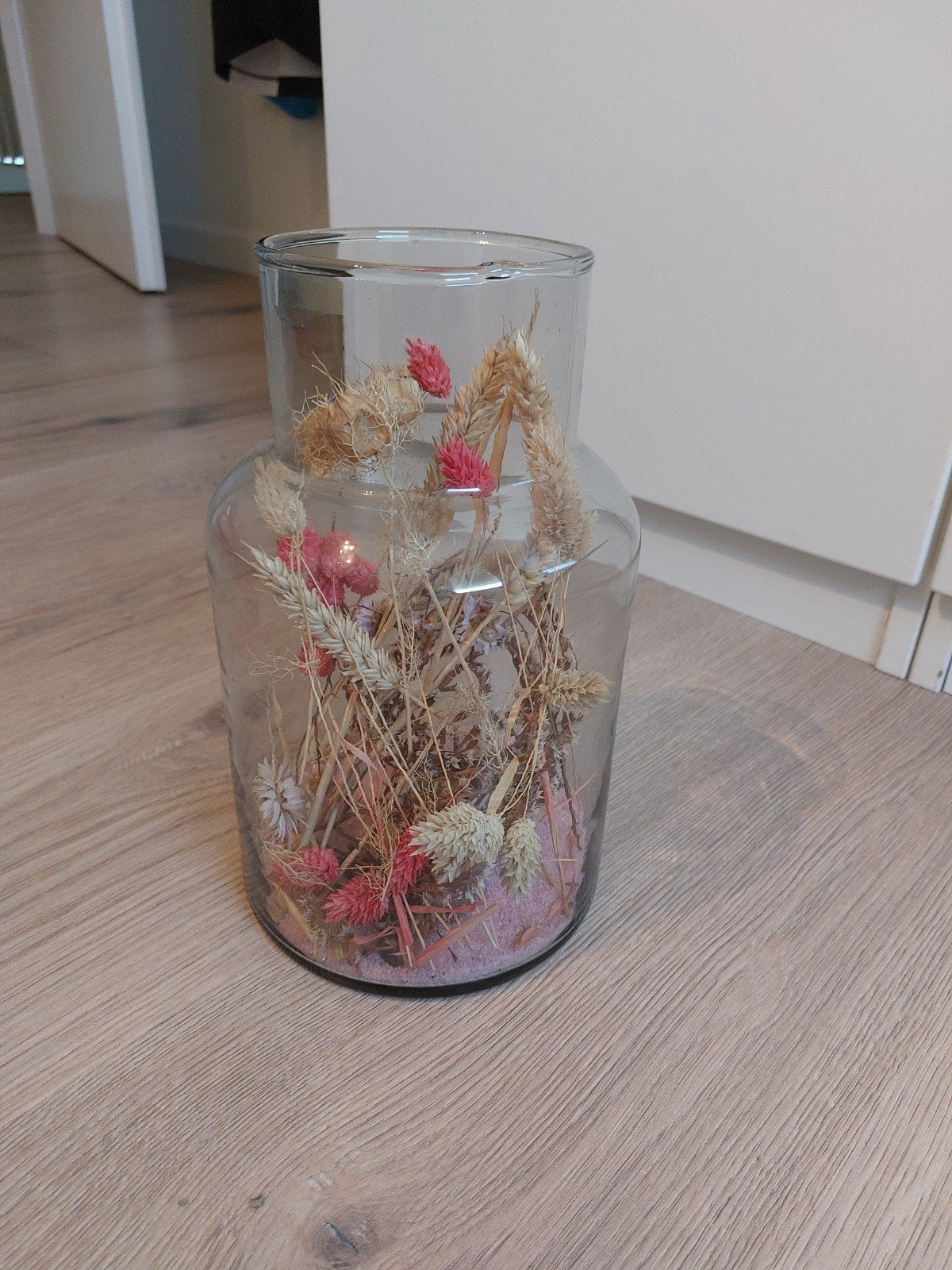 Vaas met droogbloemen van Intratuin, 25cm hoog, Huis en Inrichting, Woonaccessoires | Vazen, Ophalen, Gebruikt, Inclusief droogbloemen