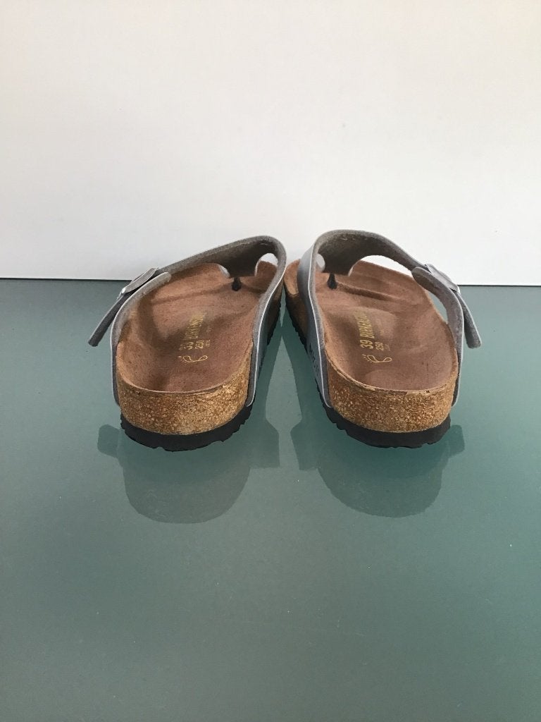 Birkenstock 39 zilver | Gizeh slippers | Gratis verzenden, Kleding | Dames, Schoenen, Slippers, Overige kleuren, Verzenden, Zo goed als nieuw