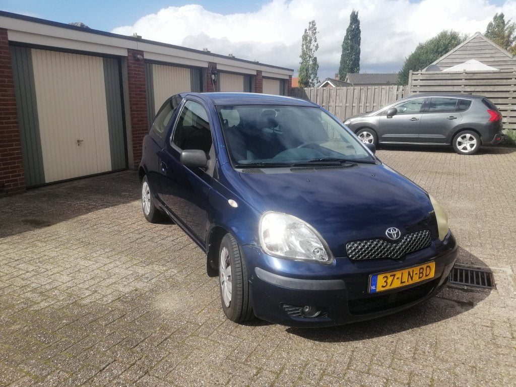 Toyota Yaris 1.3 16V Vvti 3DR Linea Terra 2003 Blauw, Auto's, Voorwielaandrijving, Stof, 31 €/maand, Origineel Nederlands