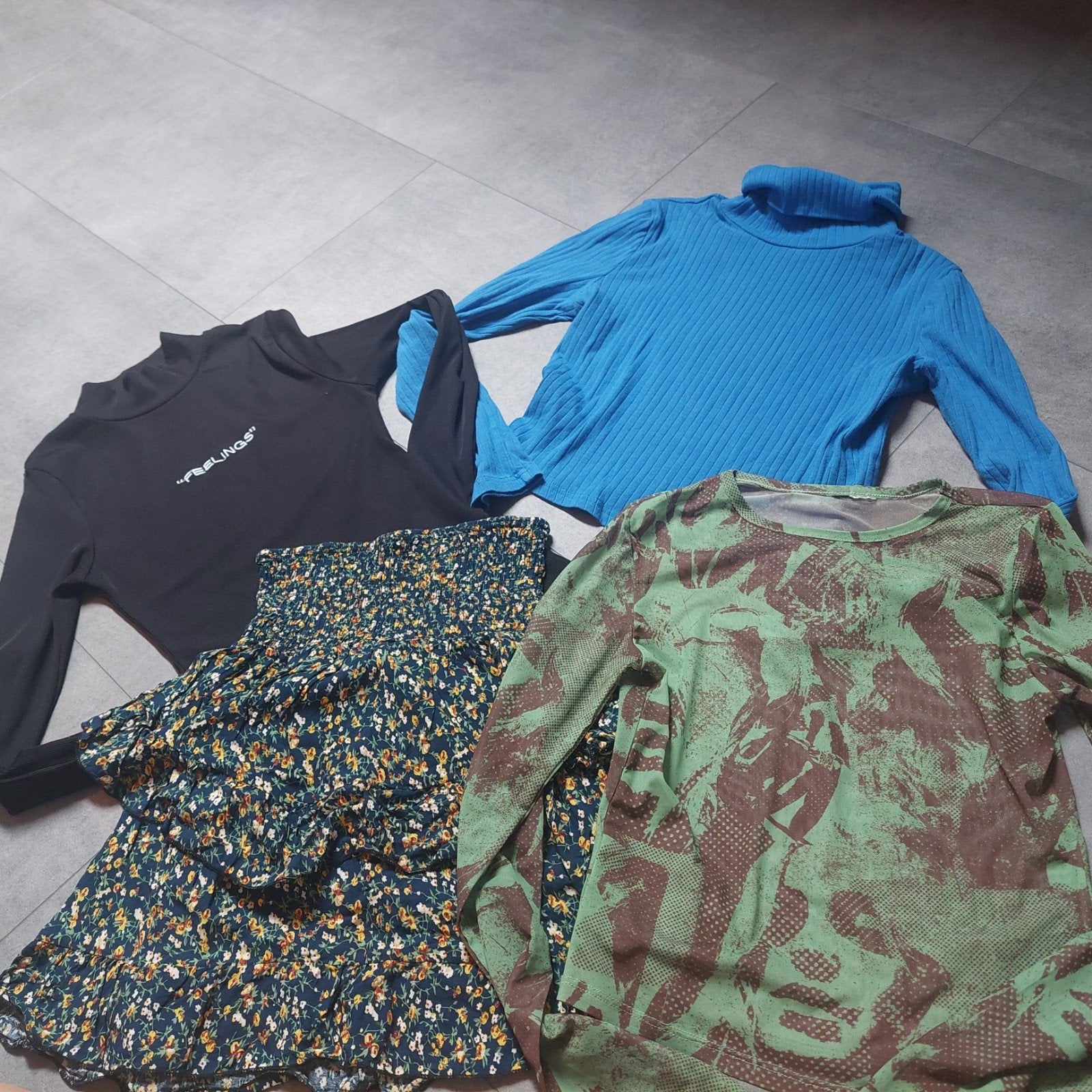 croptop  rokje doorzichtig gaas truitje, getailleerd s, Ophalen, Zo goed als nieuw