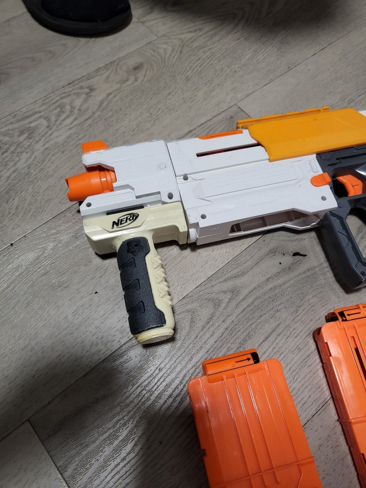 Nerf Blaster met magazijnen - werkt nog goed, Ophalen of Verzenden, Gebruikt, Jongen of Meisje