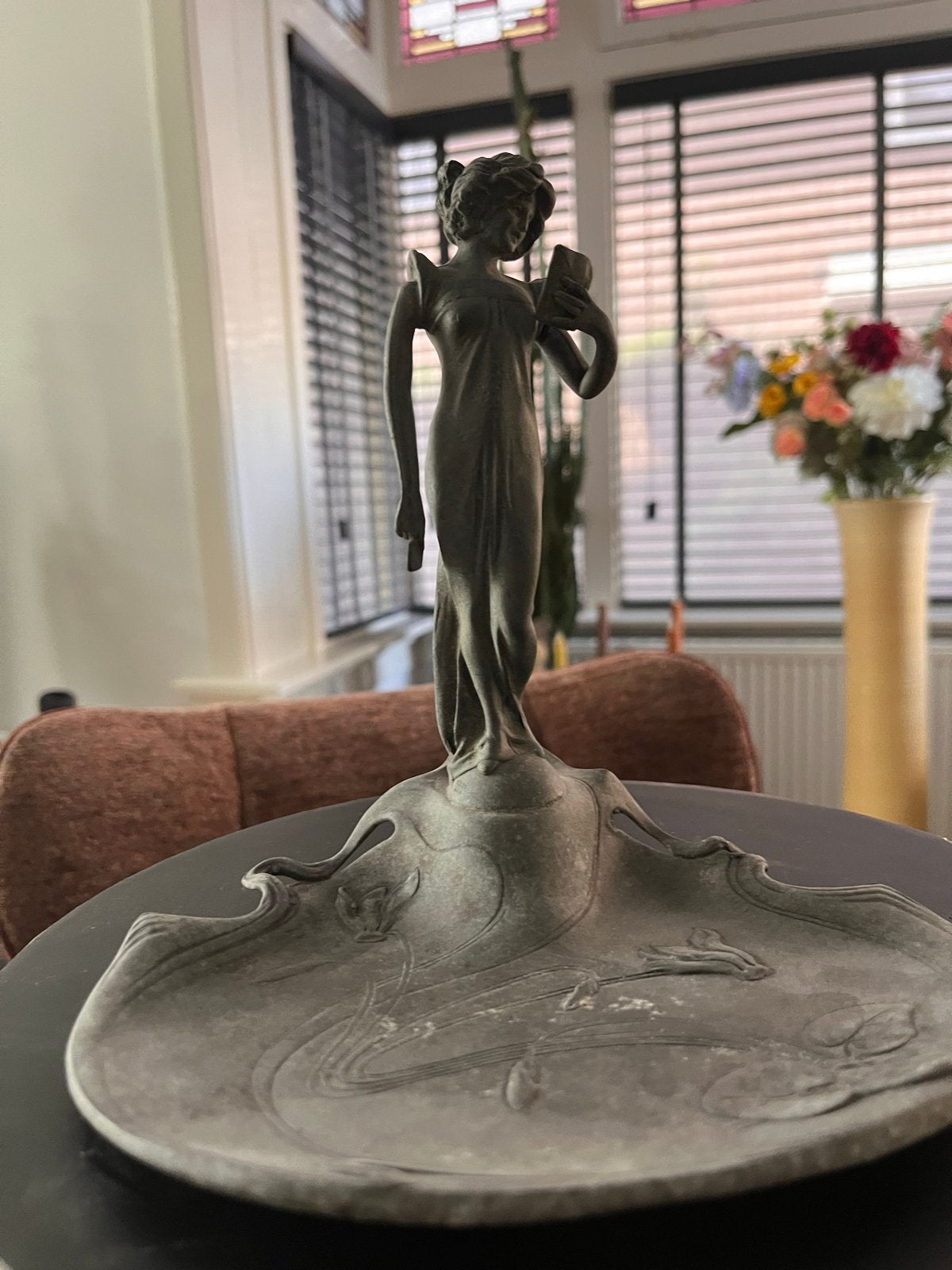 Art Nouveau Tinnen Schaal met Vrouwelijk Figuur, Ophalen of Verzenden