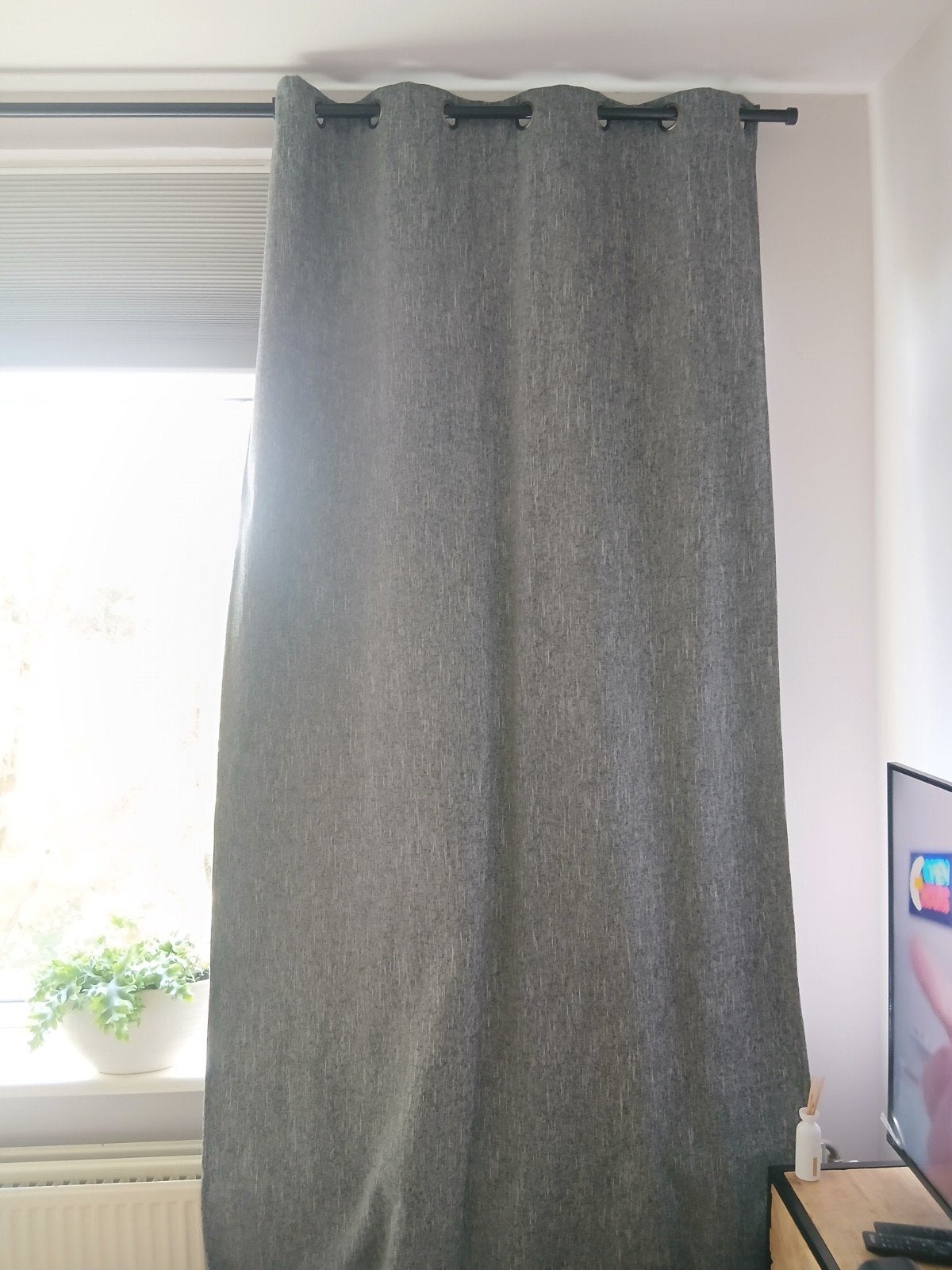 2 stuks Verduisterende gordijnen 140x260 cm, Ophalen of Verzenden, Zo goed als nieuw, Met ringen, 130 cm