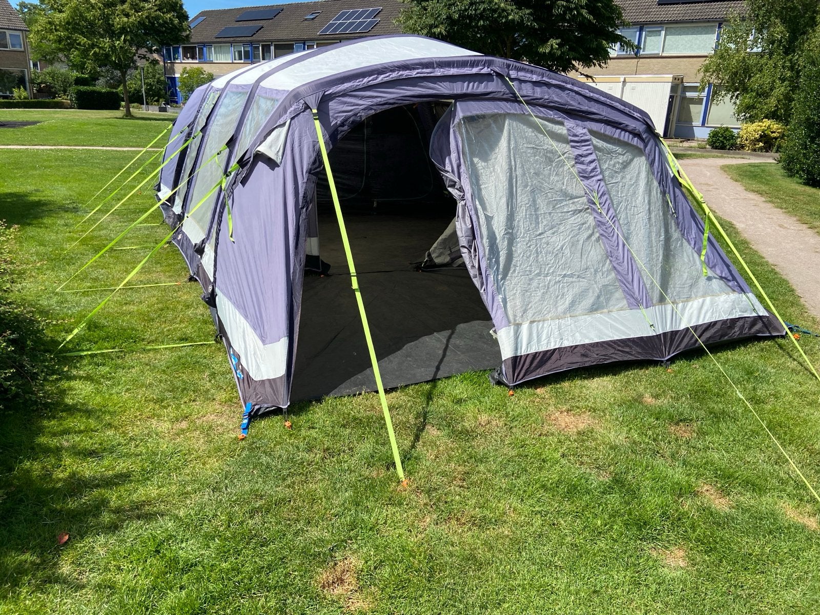 Ruime opblaasbare familietent - Ideaal voor kamperen, Caravans en Kamperen, Tenten, Ophalen, Gebruikt, Meer dan 6