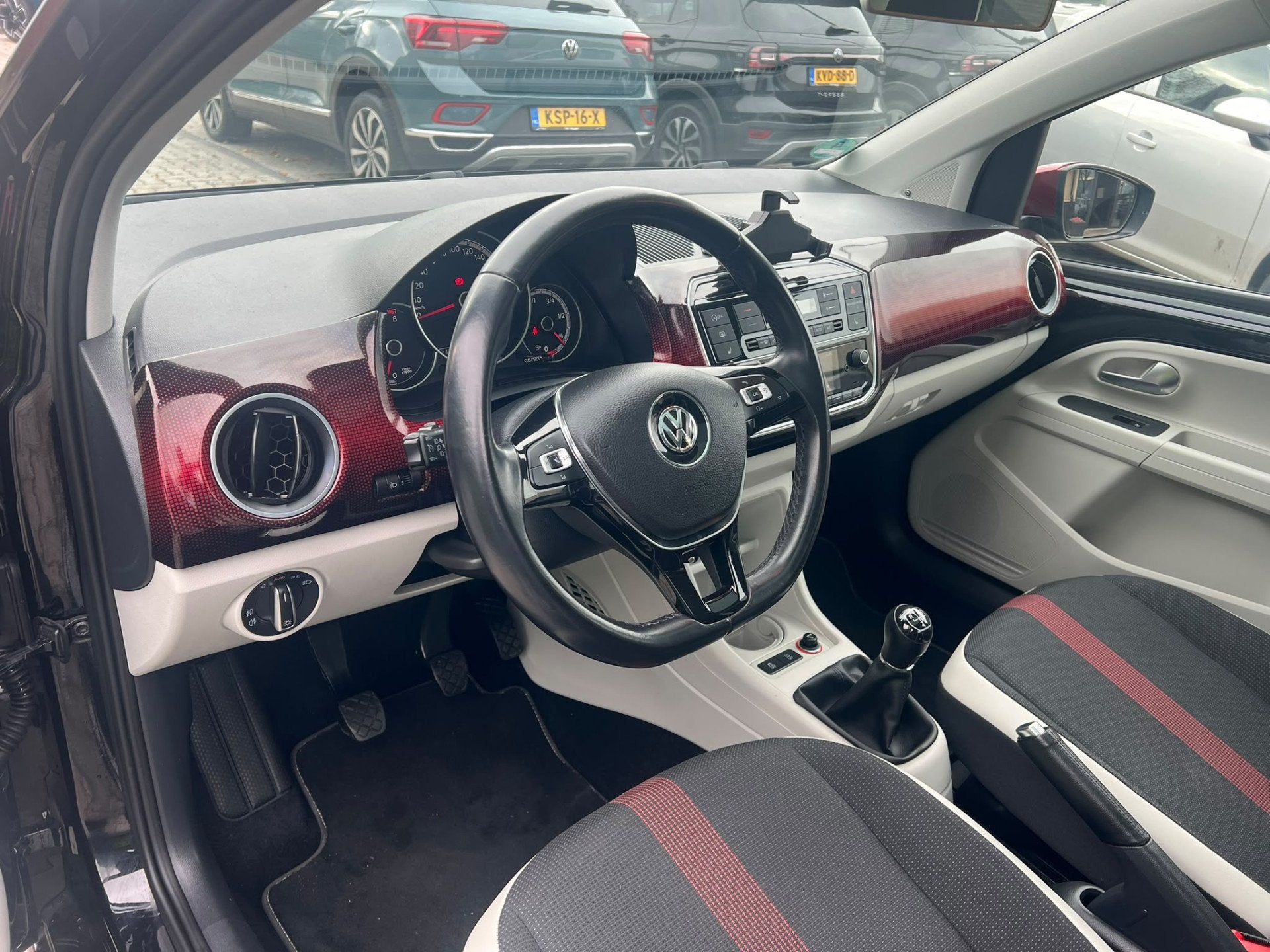 Volkswagen up! 1.0 TSI BMT high up! Special, pano, cruise, c, Auto's, Voorwielaandrijving, Stof, Gebruikt, 4 stoelen